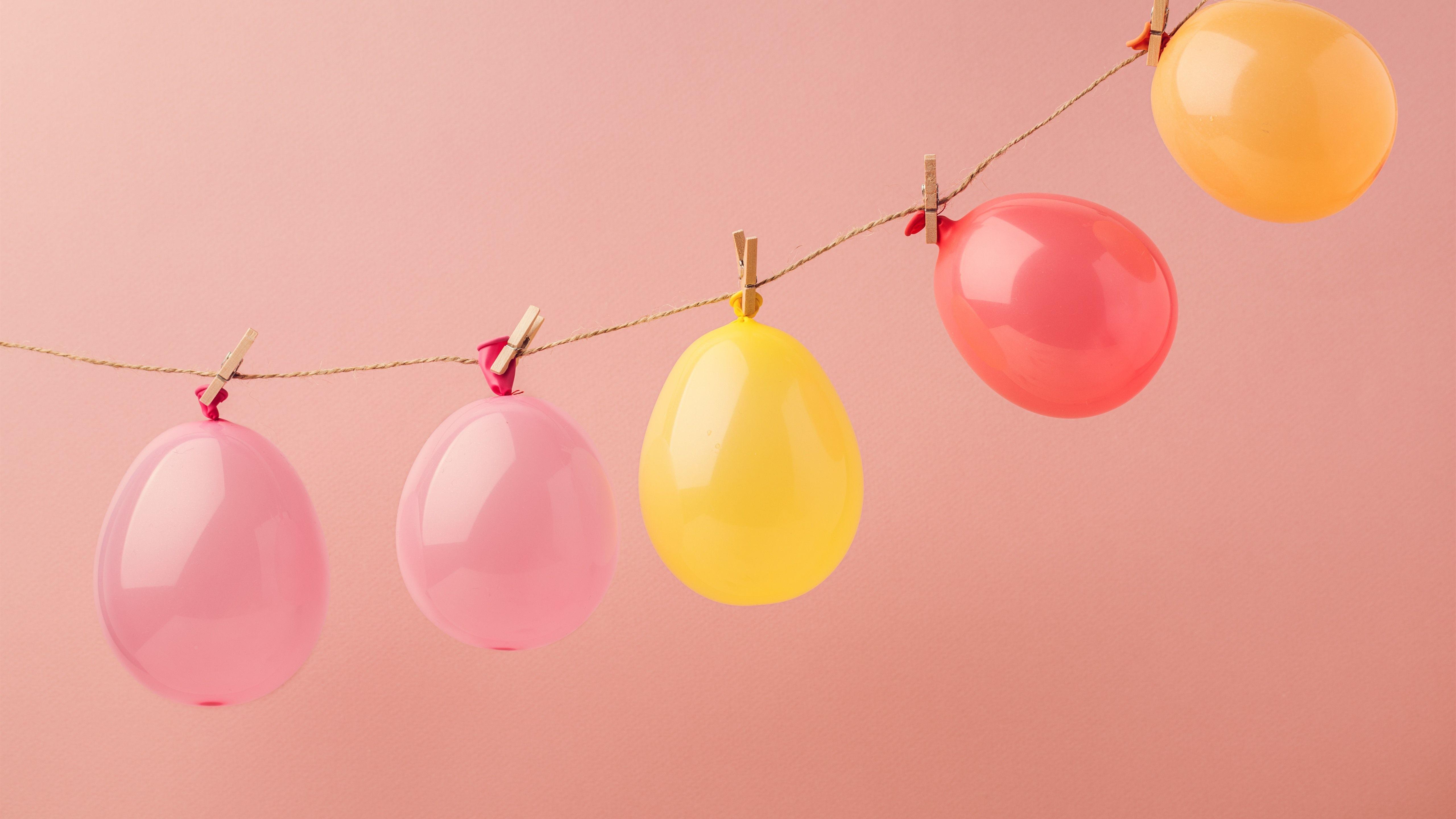 5120x2880 Wallpaper Some balloons, rope, clothespin, pink background