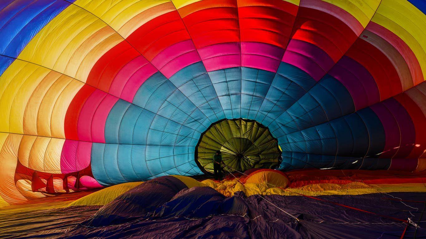 1366x768 Hot air balloon inflating for the Winthrop Balloon Festival
