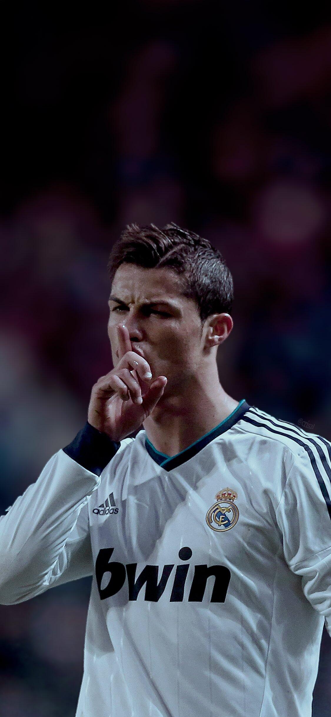 1125x2436 Cristiano Ronaldo: Real Madrid Soccer Phone Wallpaper
