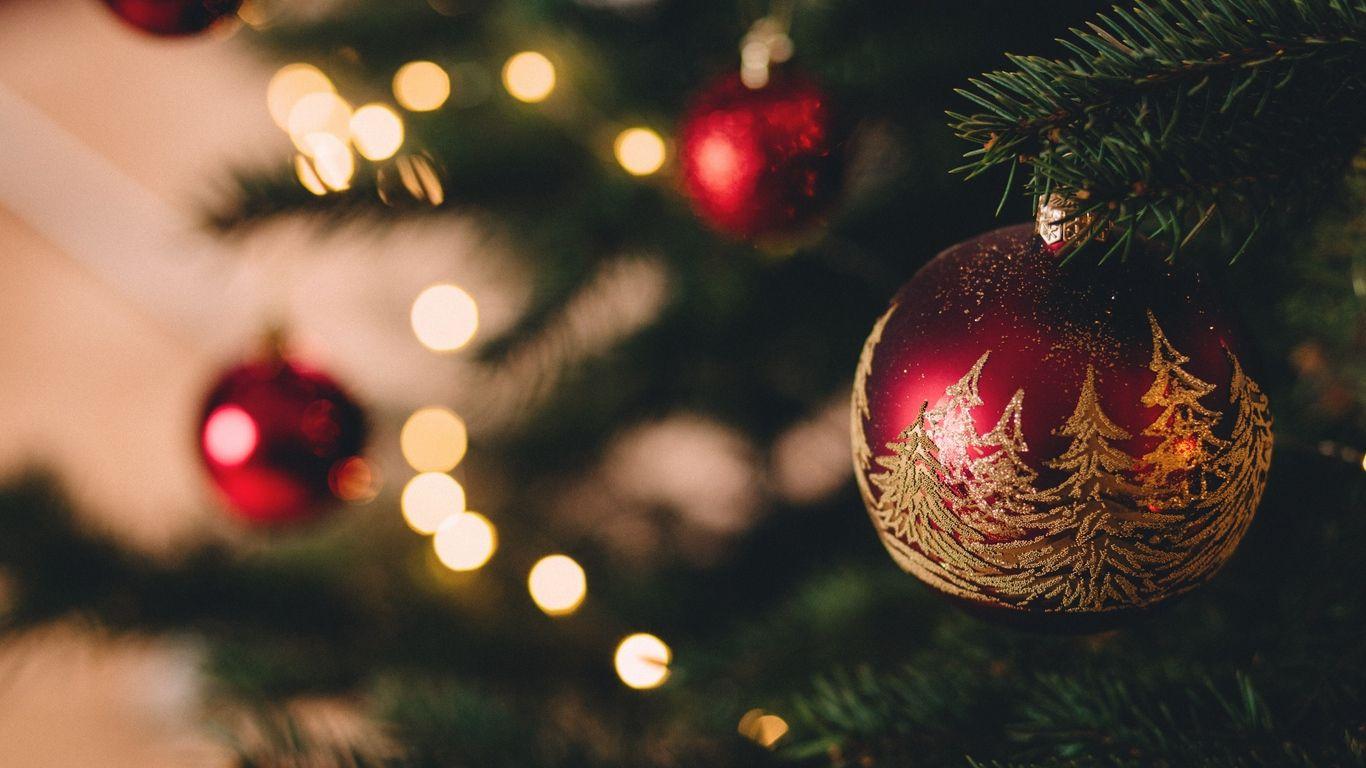 1366x768 Free download Download wallpaper 1366x768 christmas tree ball