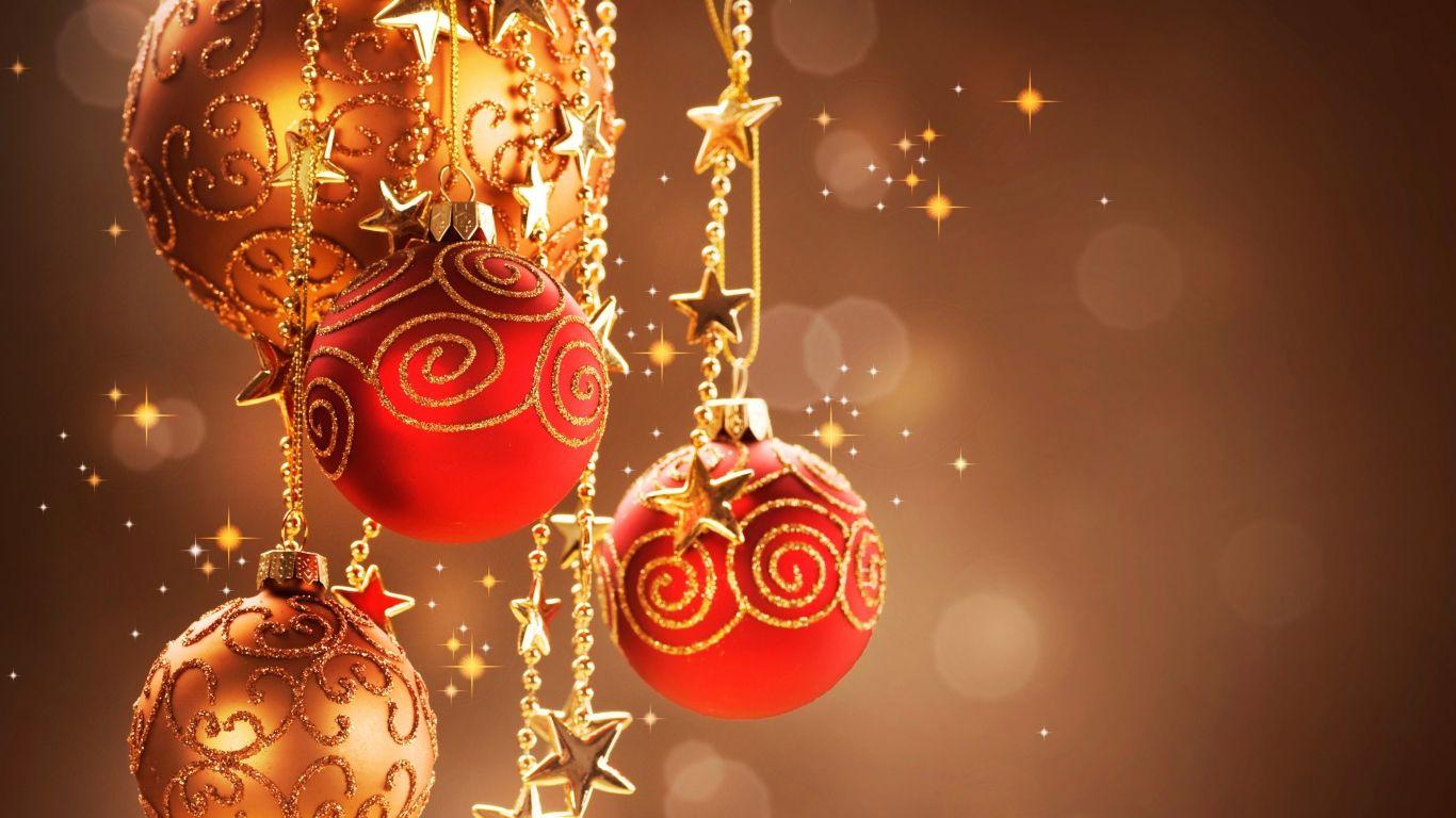 1366x768 Christmas toys on chains Desktop wallpaper 1366x768