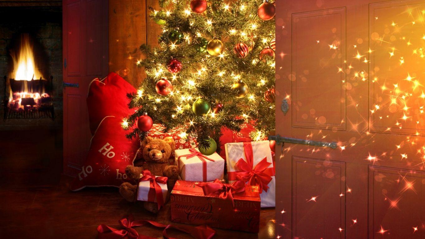 1366x768 Free download 1366x768 Christmas tree and presents desktop PC