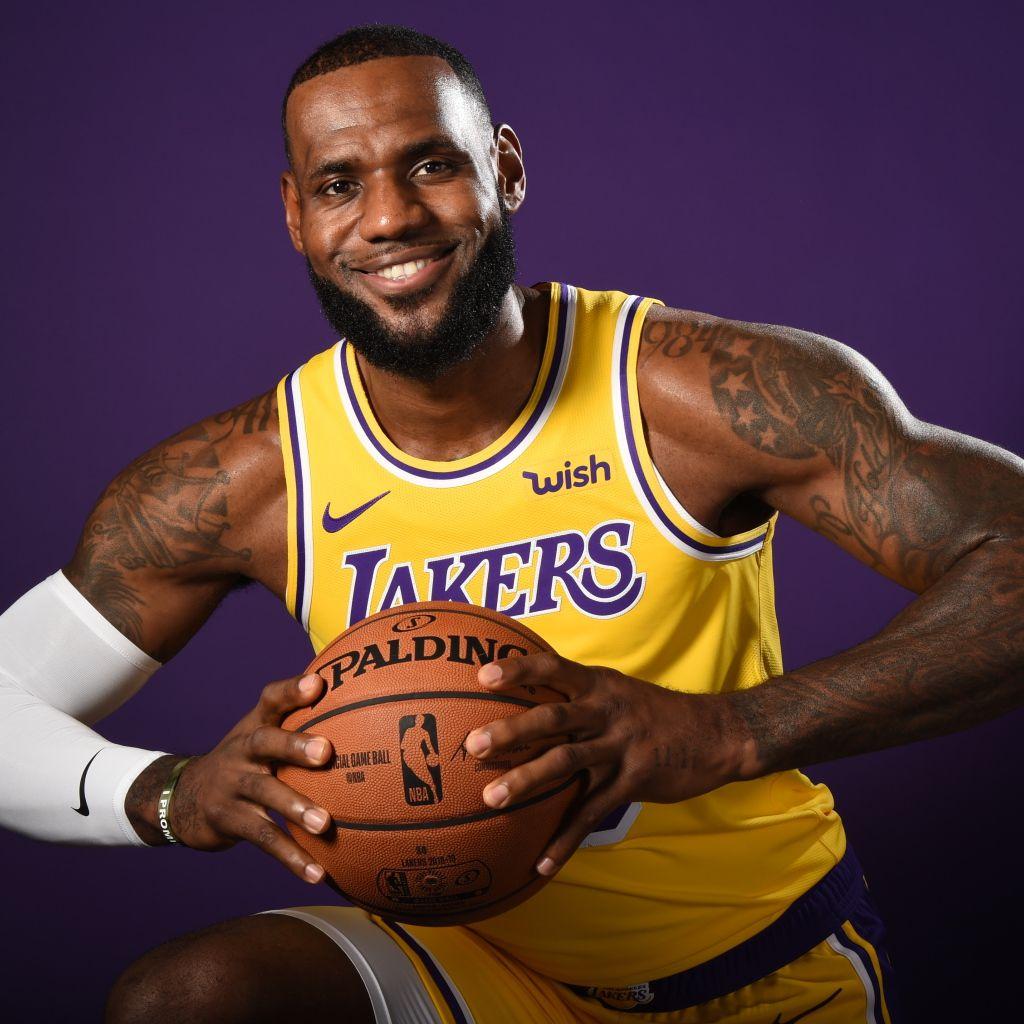 1024x1024 Smiling basketball player LeBron James with a ball Desktop