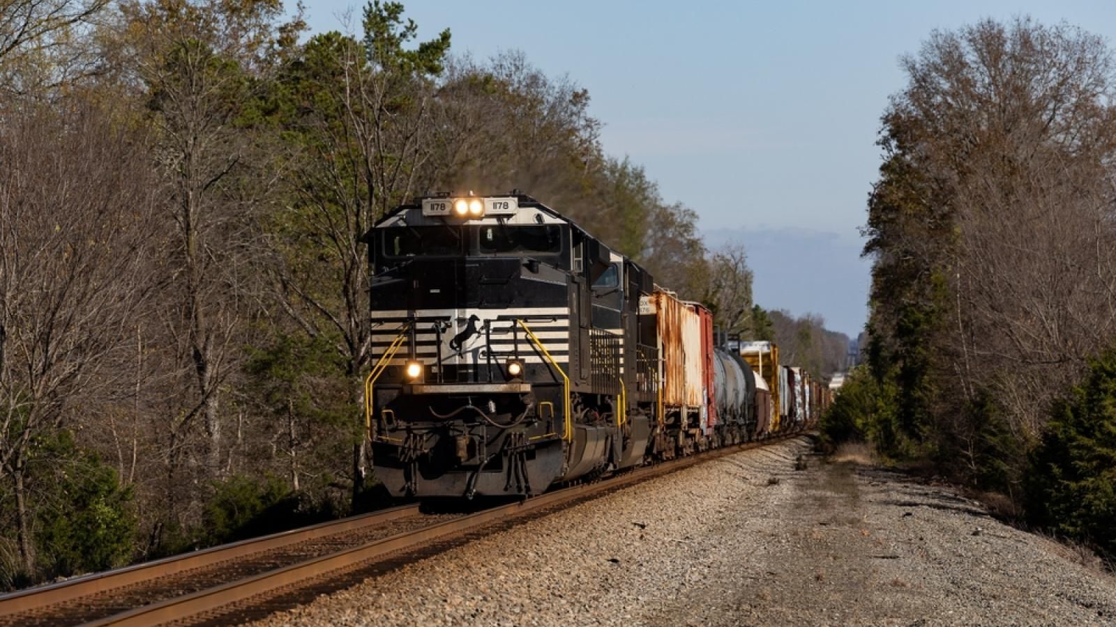1600x900 Norfolk Southern fires back at activist investor looking to unseat CEO. Journal of Commerce