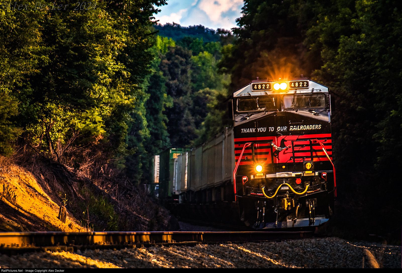 1600x1086 RailPicture.Net Photo: NS 4822 Norfolk Southern GE AC44C6M at Dry Fork, Virginia