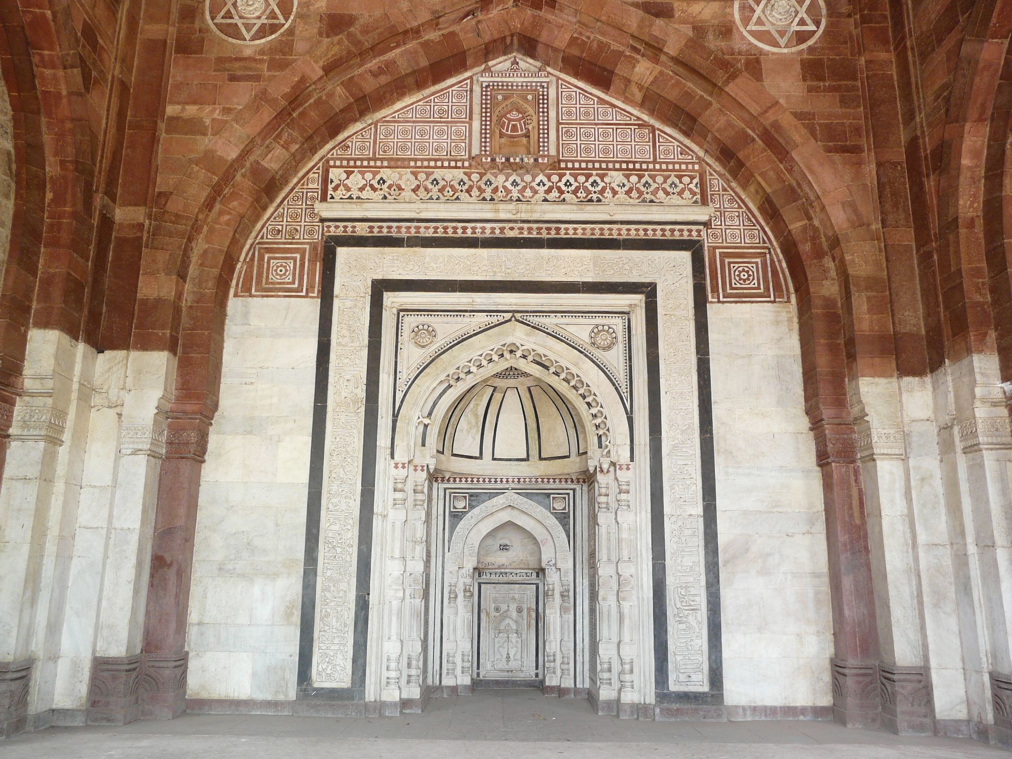 2048x1536 Qibla wall, central bay with