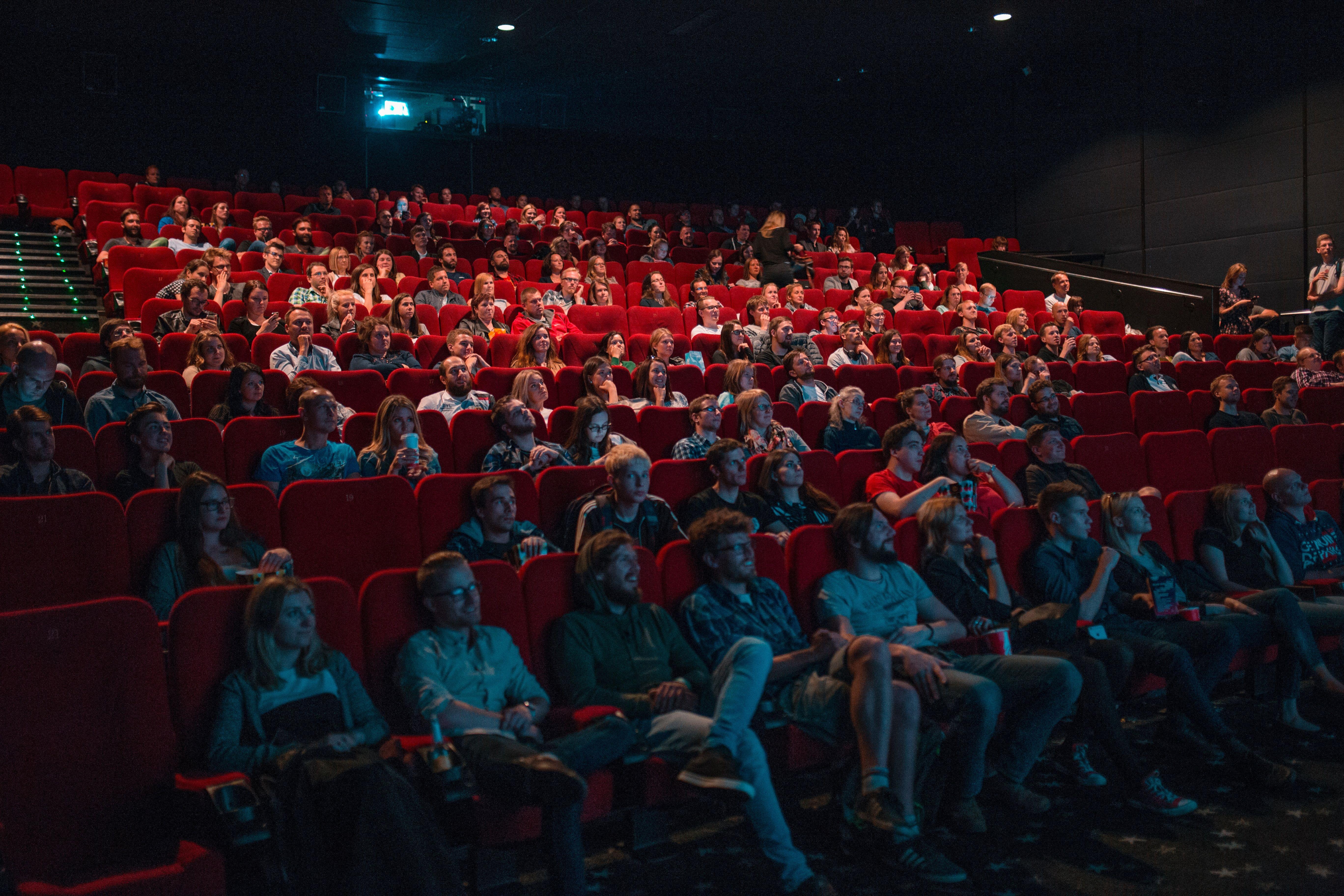 5472x3648 5472x3648 #watching film, #audience, #sitting, #movie