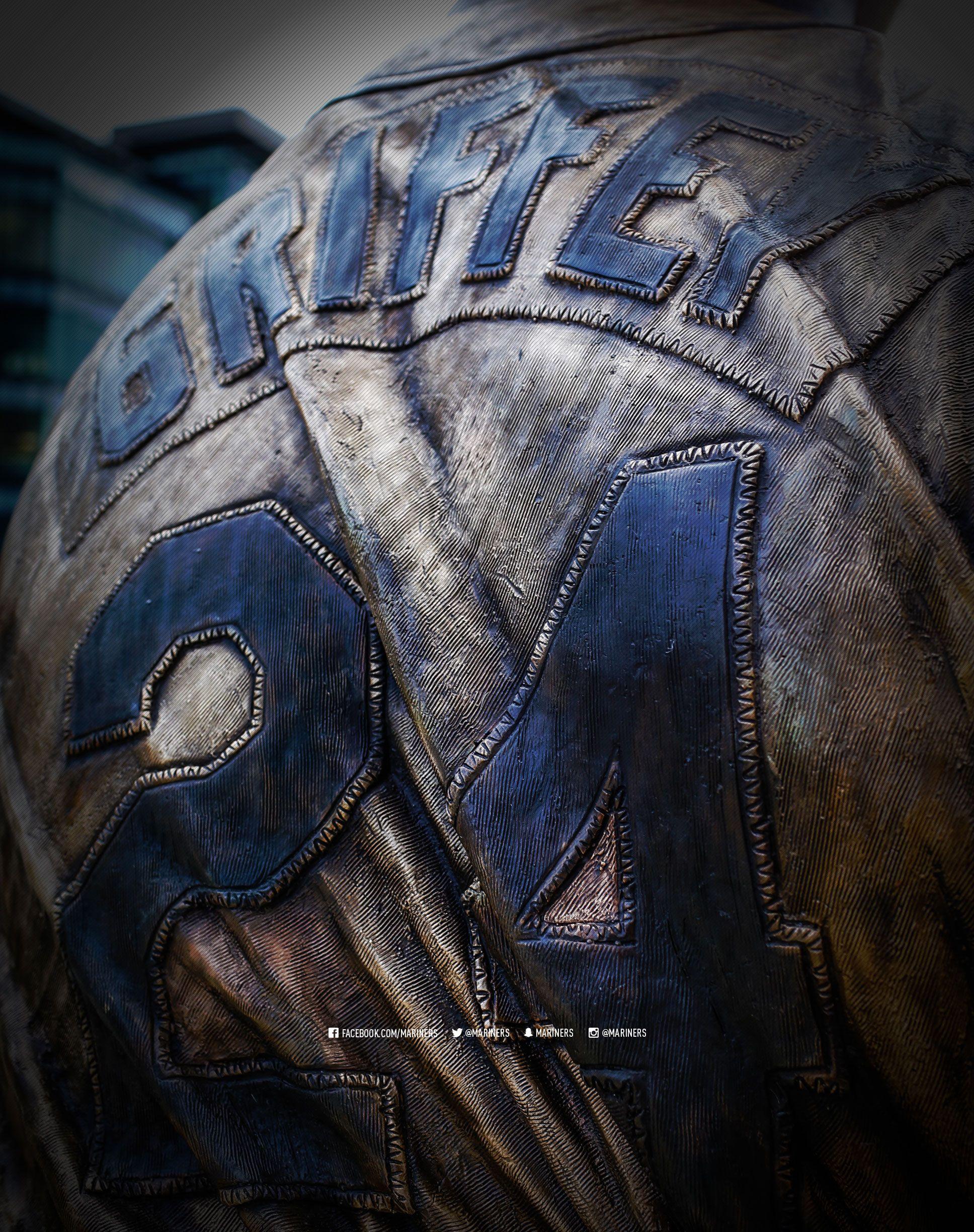 1936x2448 Mariners Players Wallpaper