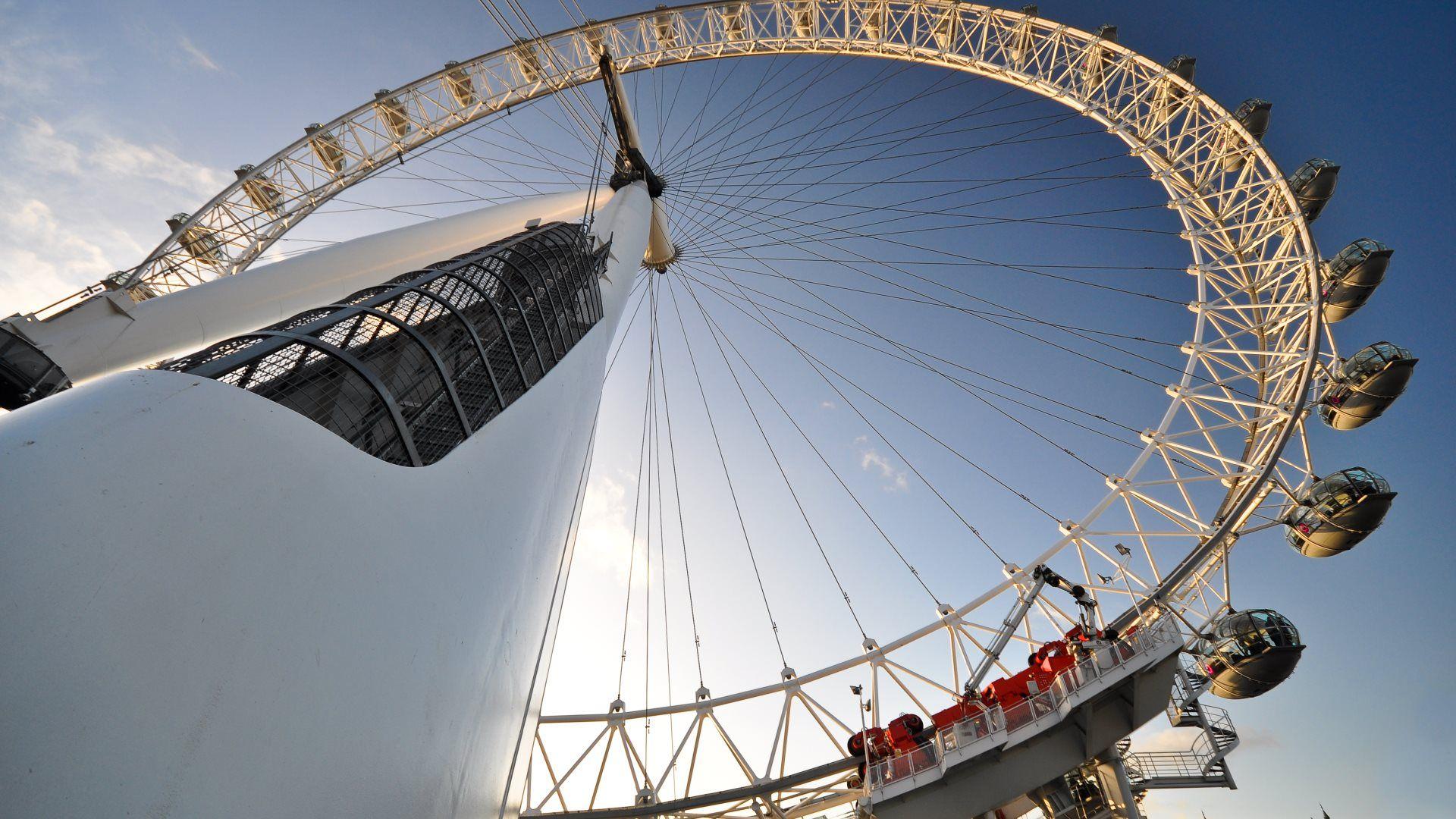 One of the london s. Лондонский глаз London Eye. Лондон колесо обозрения глаз Лондона. Лондонский глаз колесо обозрения Великобритания. London Eye (лондонское колесо обозрения)..