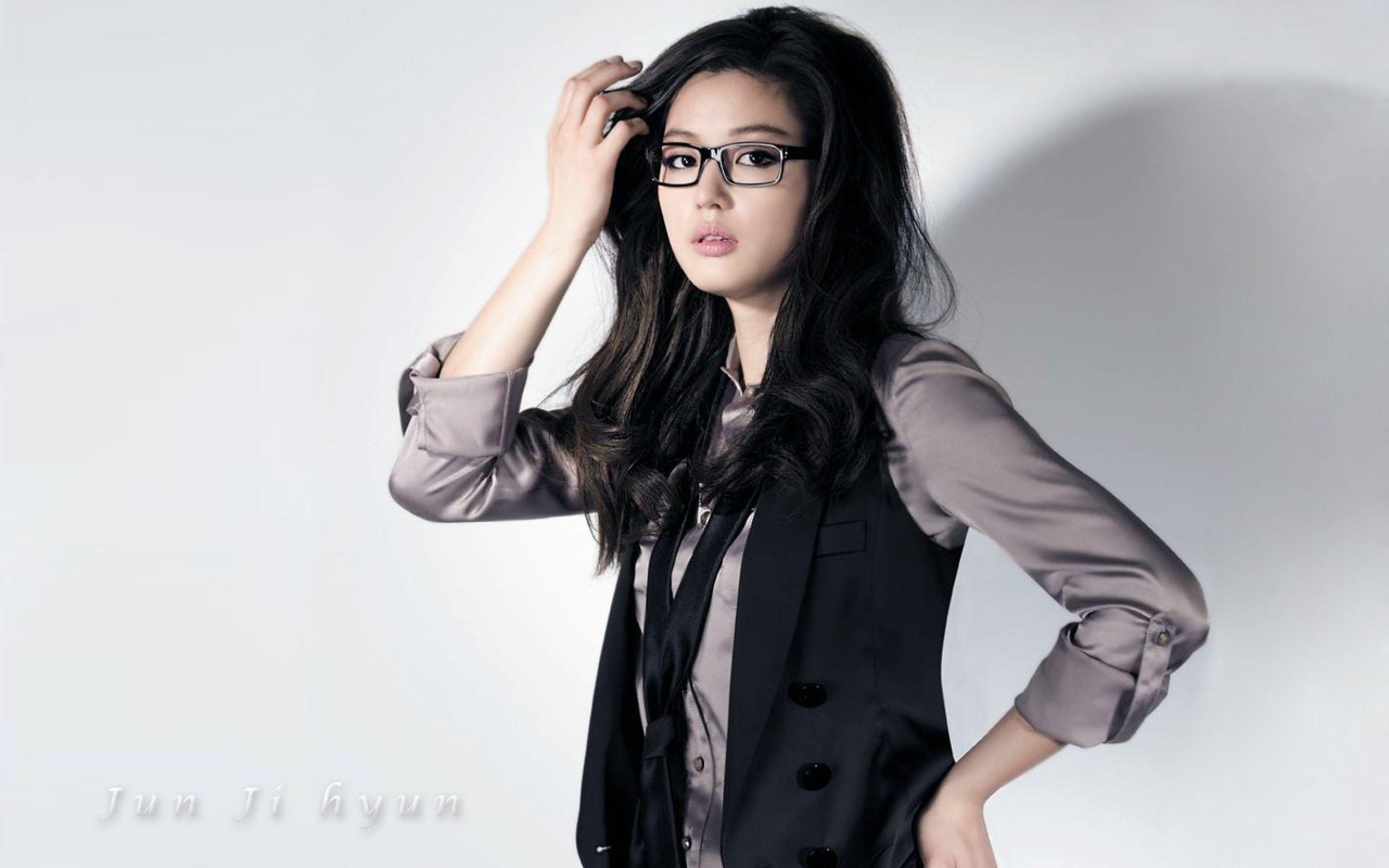 2560x1600 Jun Ji Hyun Wallpaper