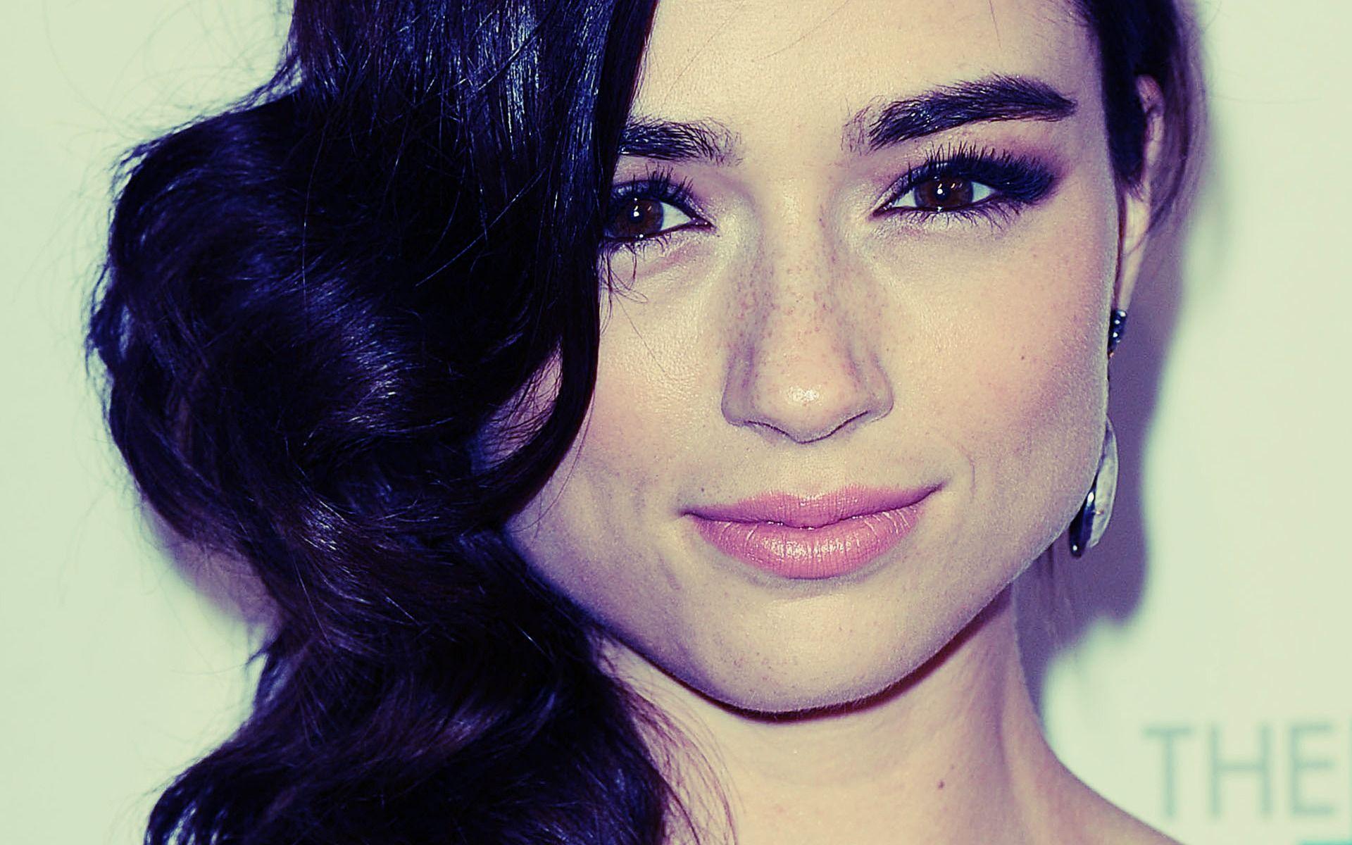 1920x1200 Crystal Reed Background 30997 1920x1200px