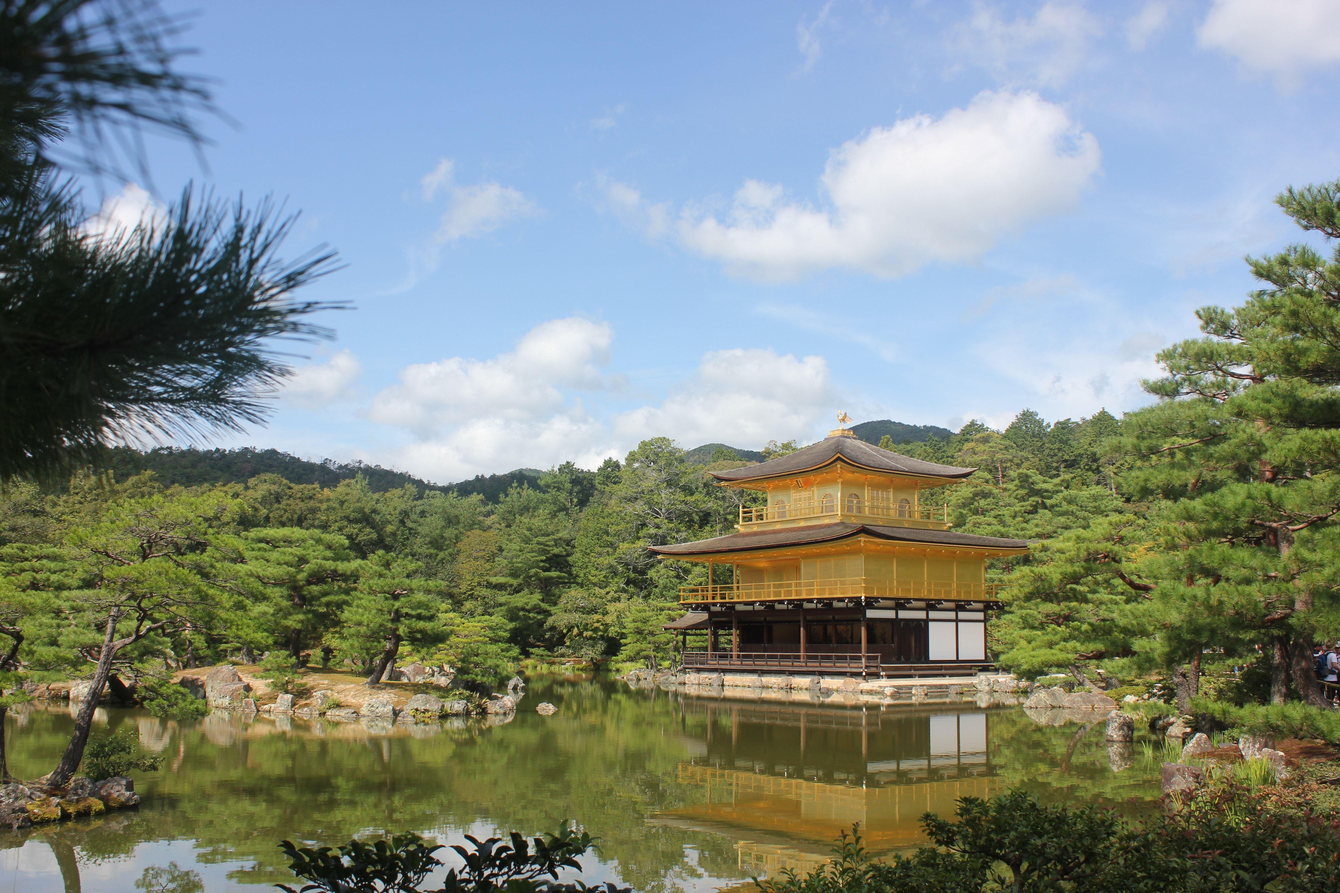 5184x3456 japanese house near lake free image