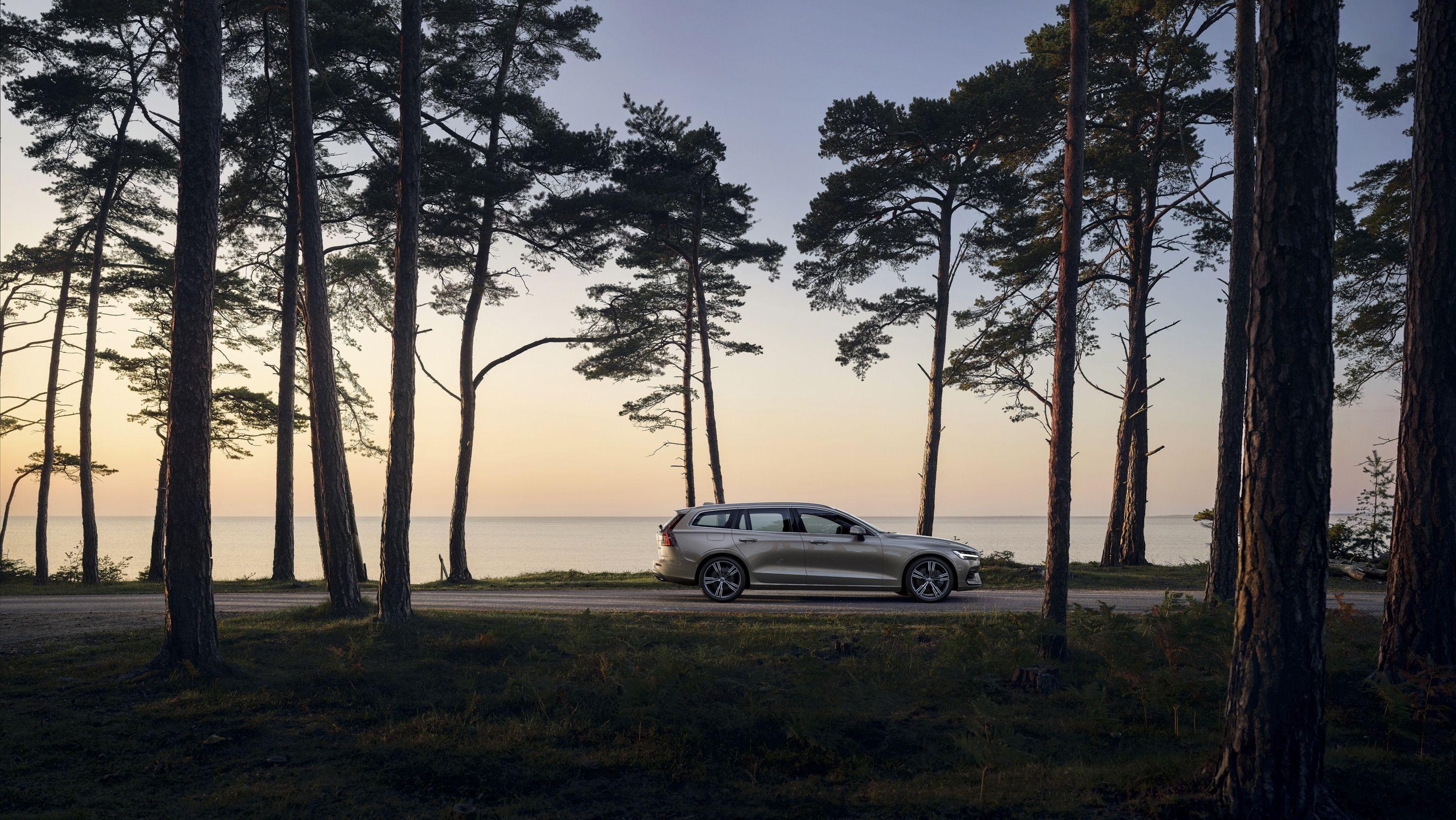 2997x1688 Wallpaper Of The Day: 2019 Volvo V60