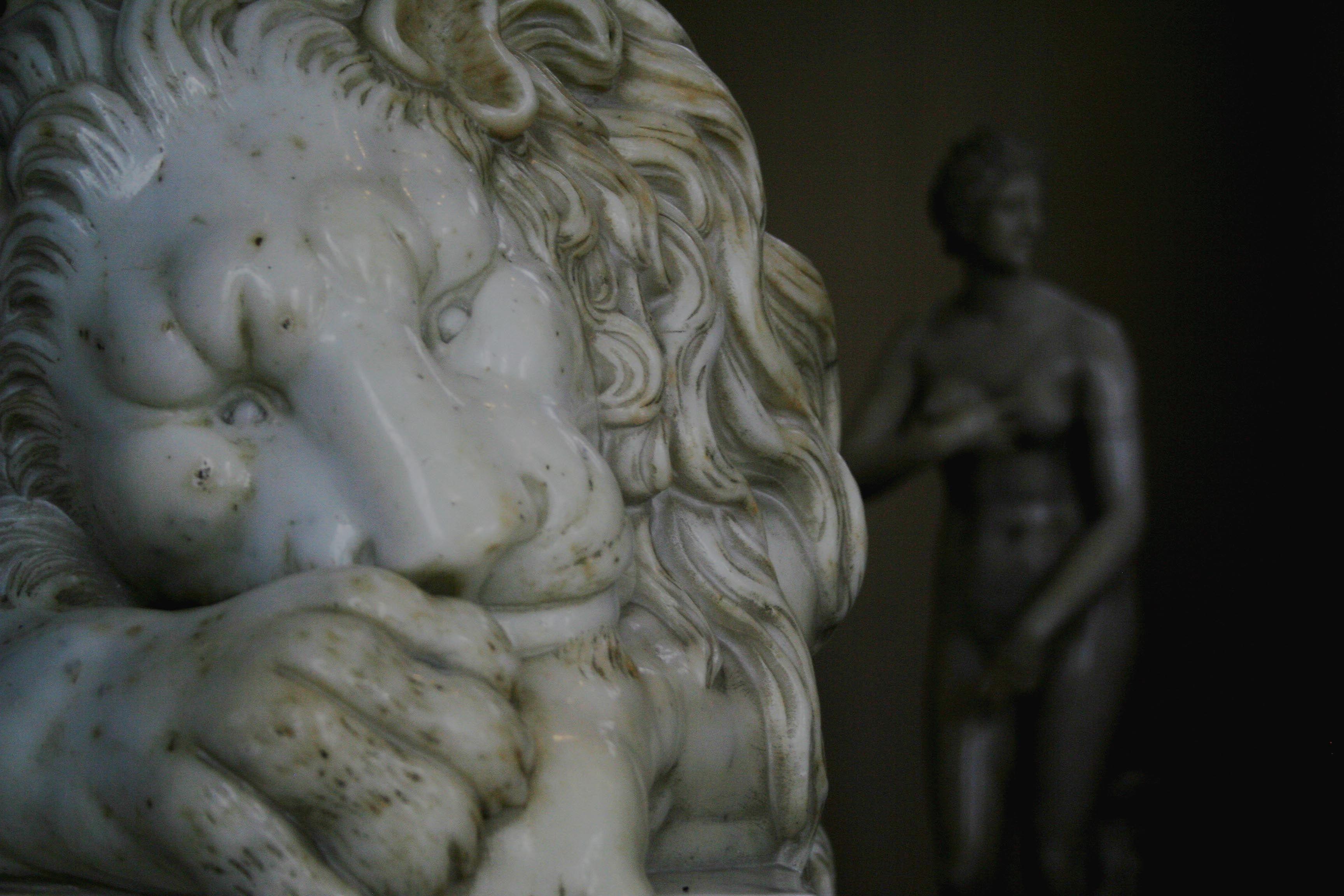 3456x2304 lion ceramic statue free image