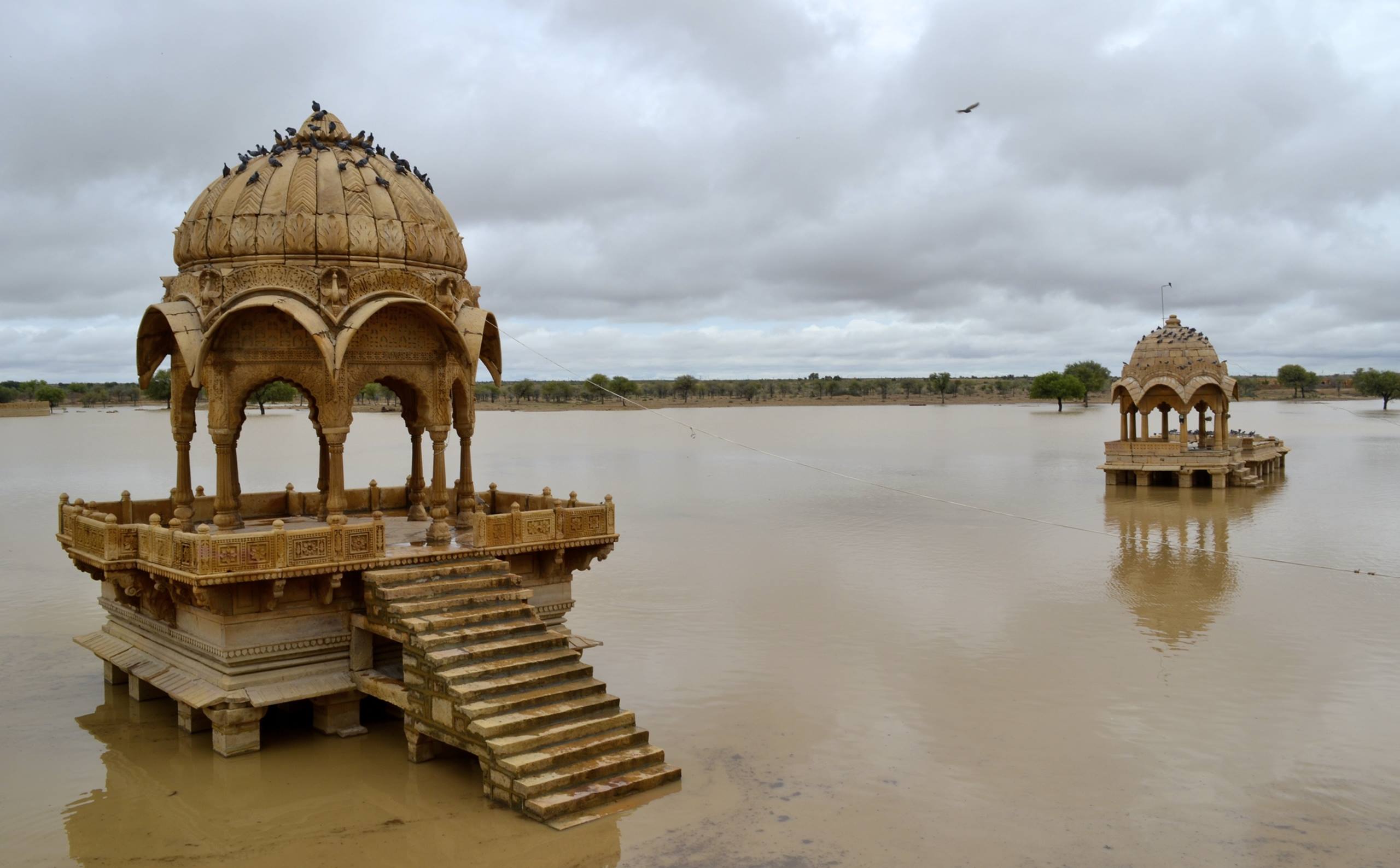 2560x1588 Jaisalmer Golden City Gadisar Lake Wallpaper