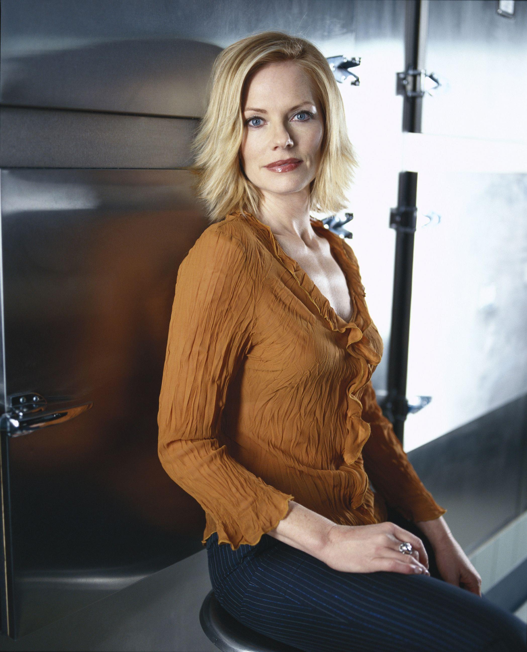 2098x2592 CSI: Las Vegas Helgenberger Photo