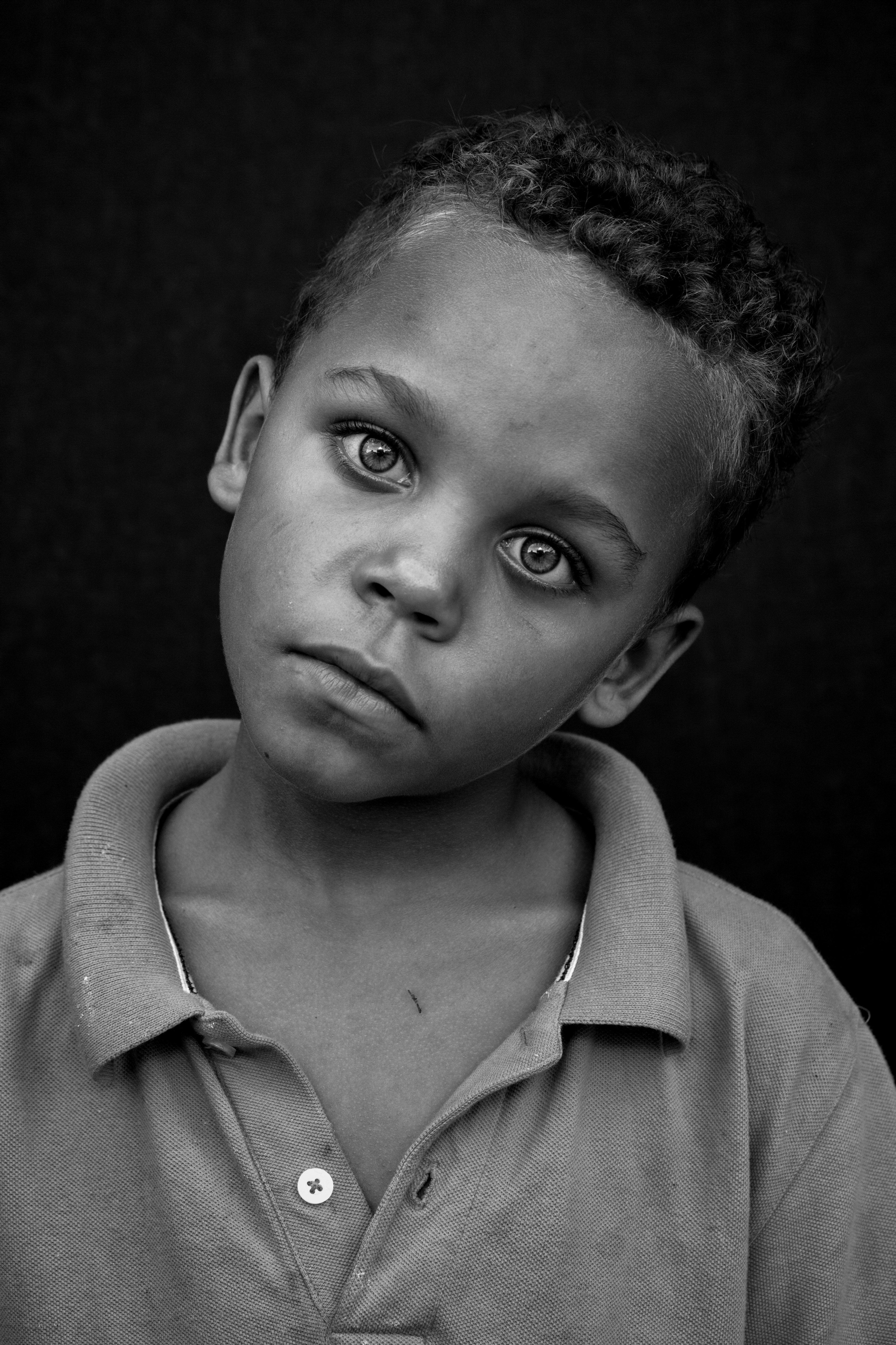 3840x5760 people #portrait #child #poverty #male #black and white 4k
