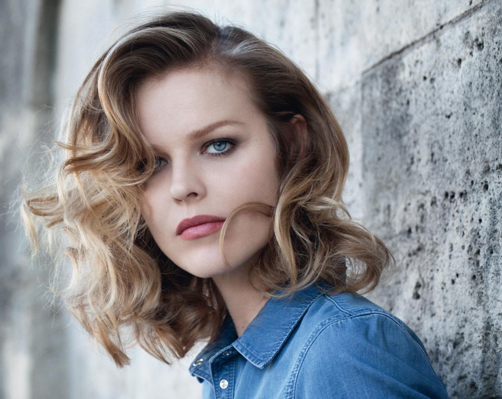 1667x1324 Desktop wallpaper: Women, Eva Herzigova, Blonde, Blue Eyes, Face, Model 4K free download for PC. 831710