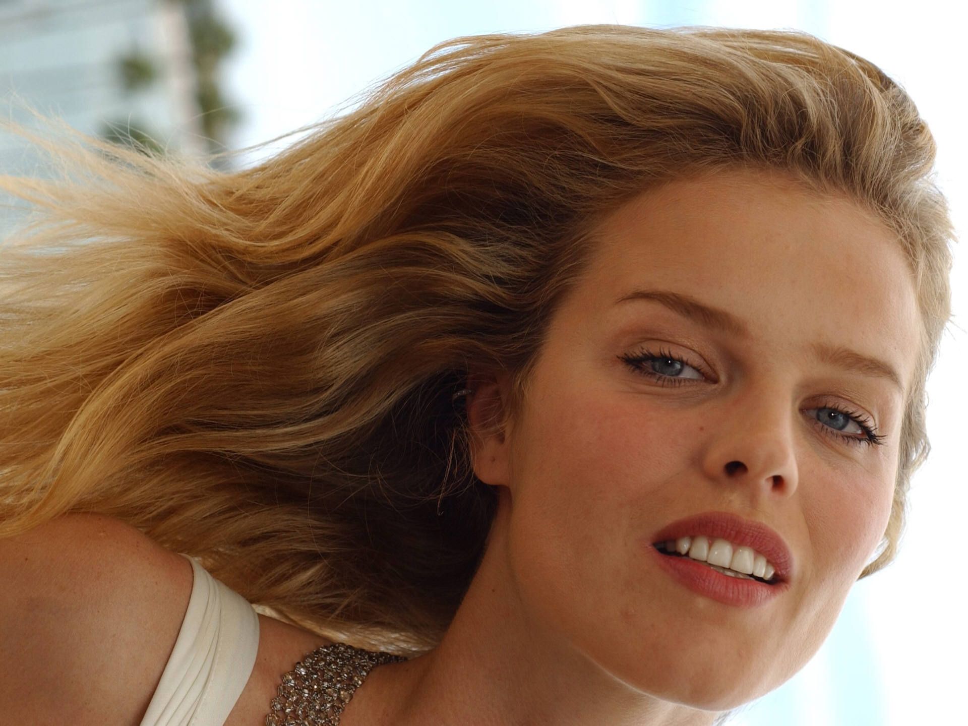 1920x1440 Free Eva Herzigova 4K Wallpaper & Desktop HD Background for PC