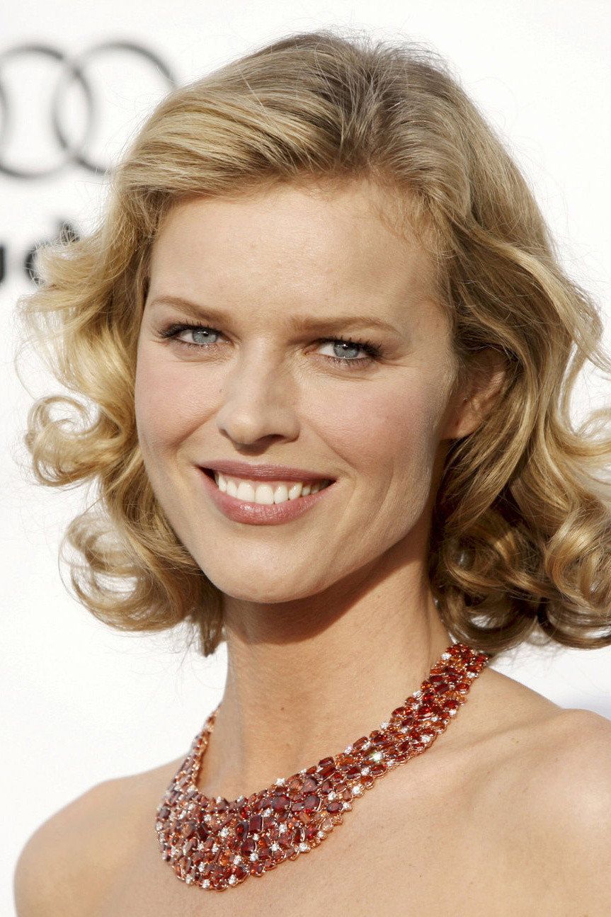 863x1295 Eva Herzigová Image