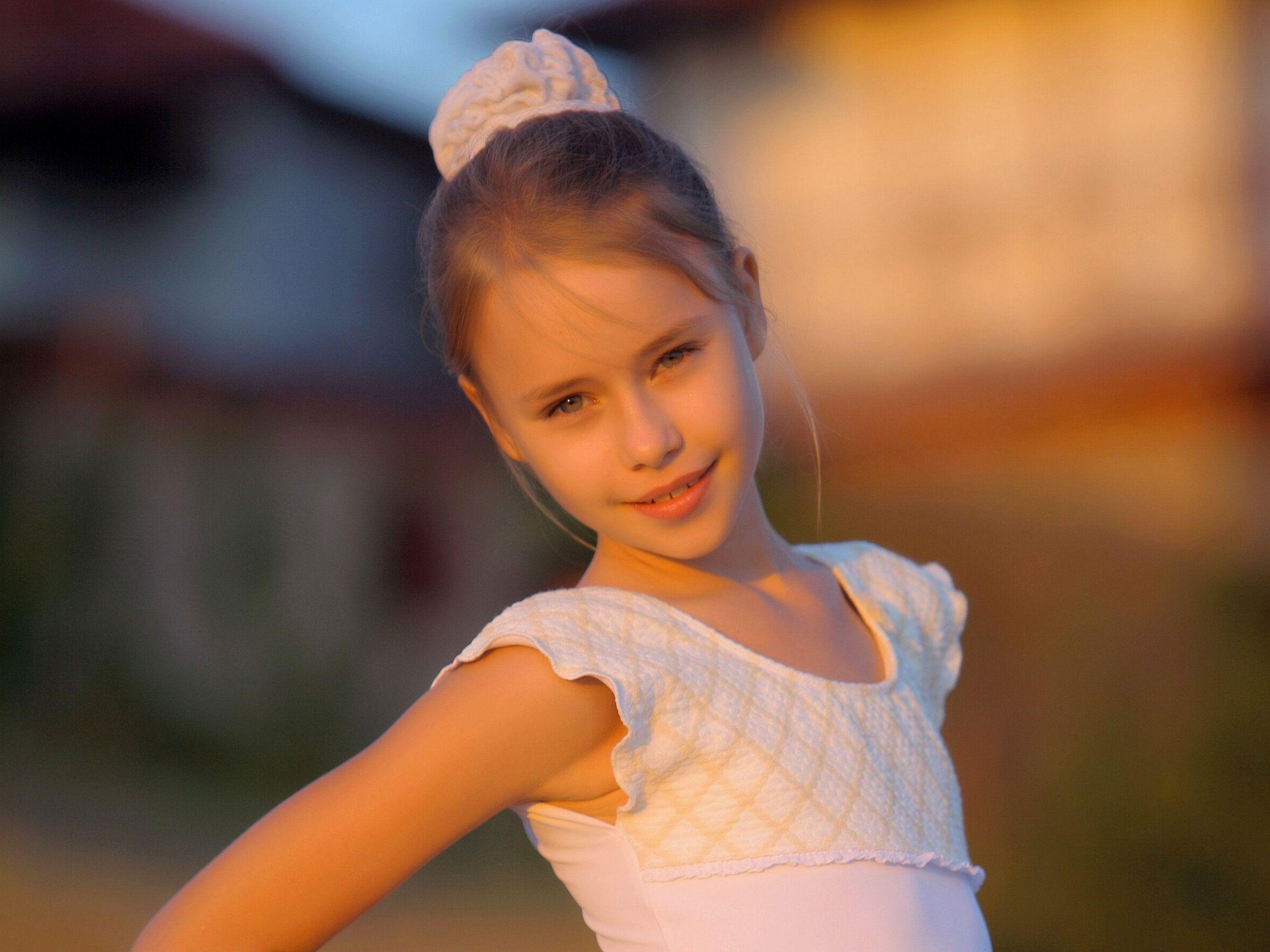 2560x1920 HannaF girl portrait at sunset wallpaper. HannaF girl portrait