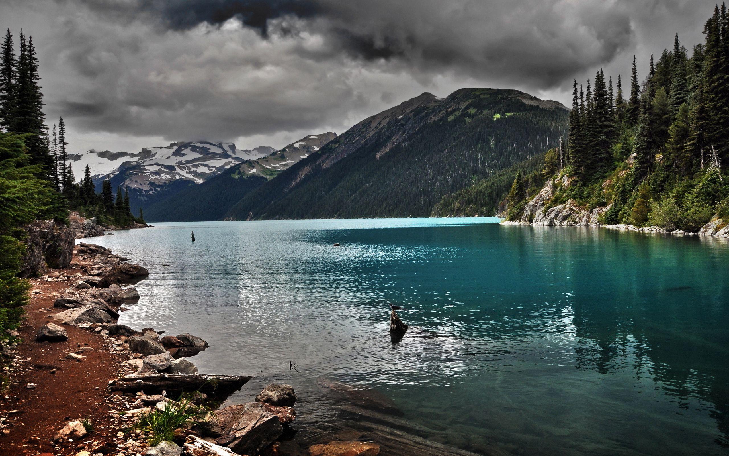 2560x1600 Lake mountain cloudy