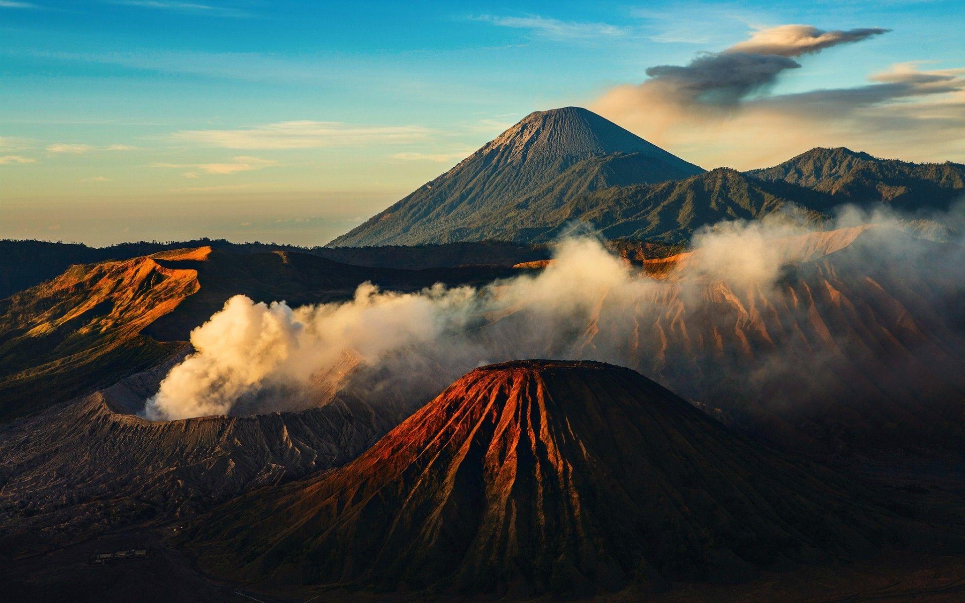 1920x1200 Cloudy Mountain Landscape wallpaper. Cloudy Mountain Landscape