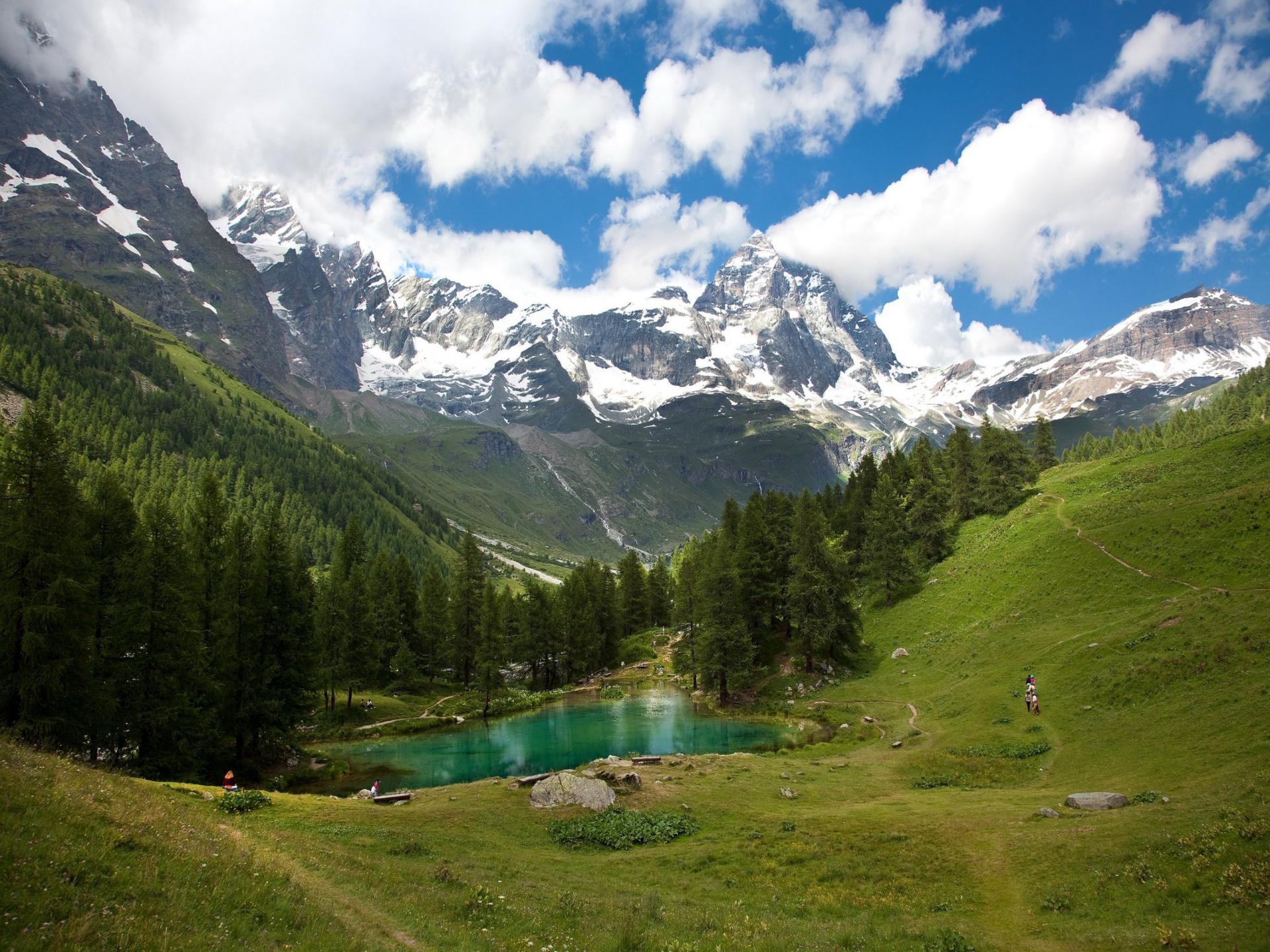1920x1440 2K Beautiful Cloudy Sky Over Nature Mountain Wallpaper