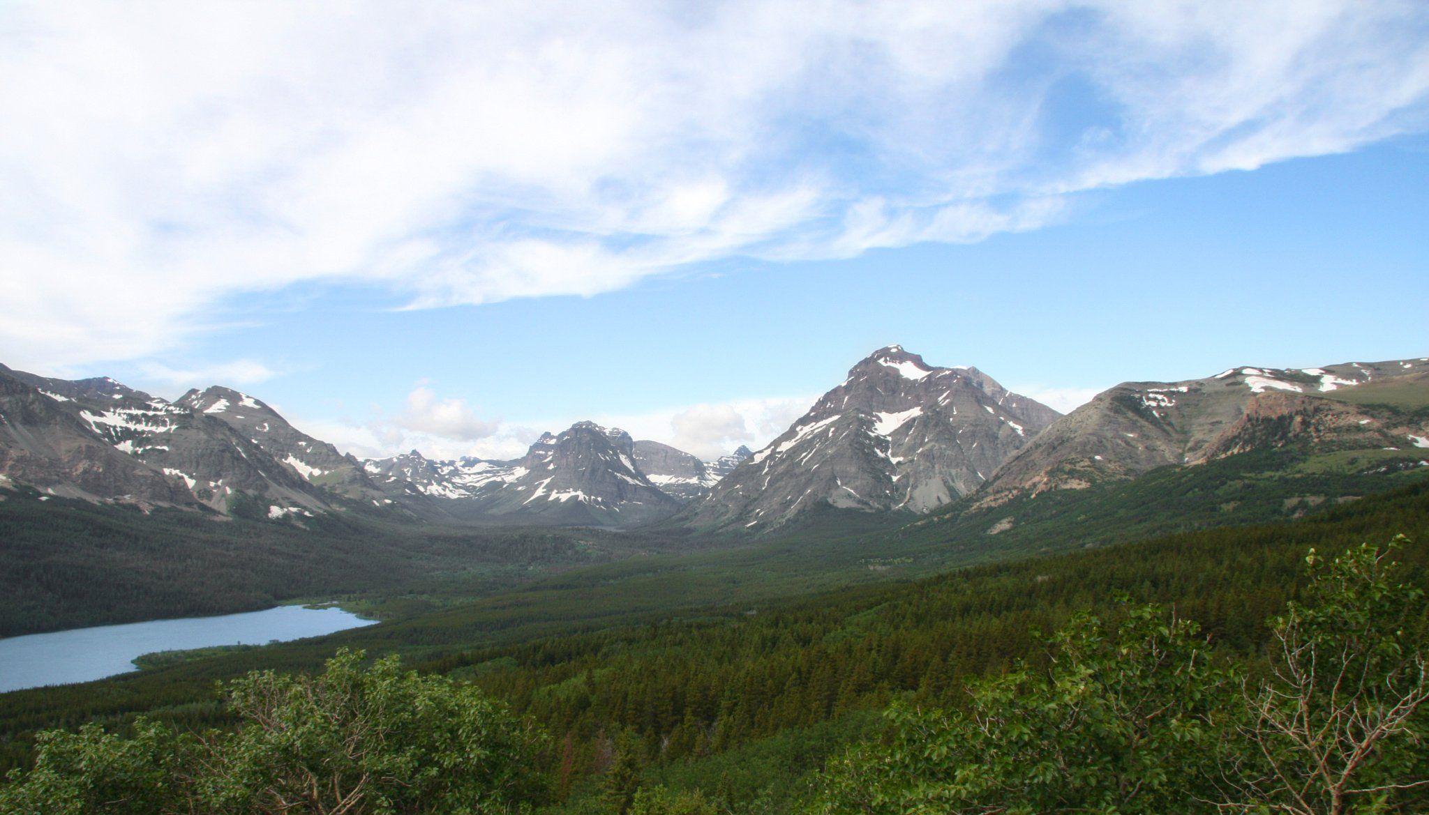 2048x1169 Cloudy Mountains in Montana HD wallpaper