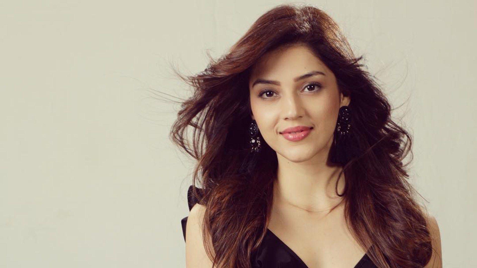 1920x1080 Mehreen Pirzada Background Wallpaper 42736