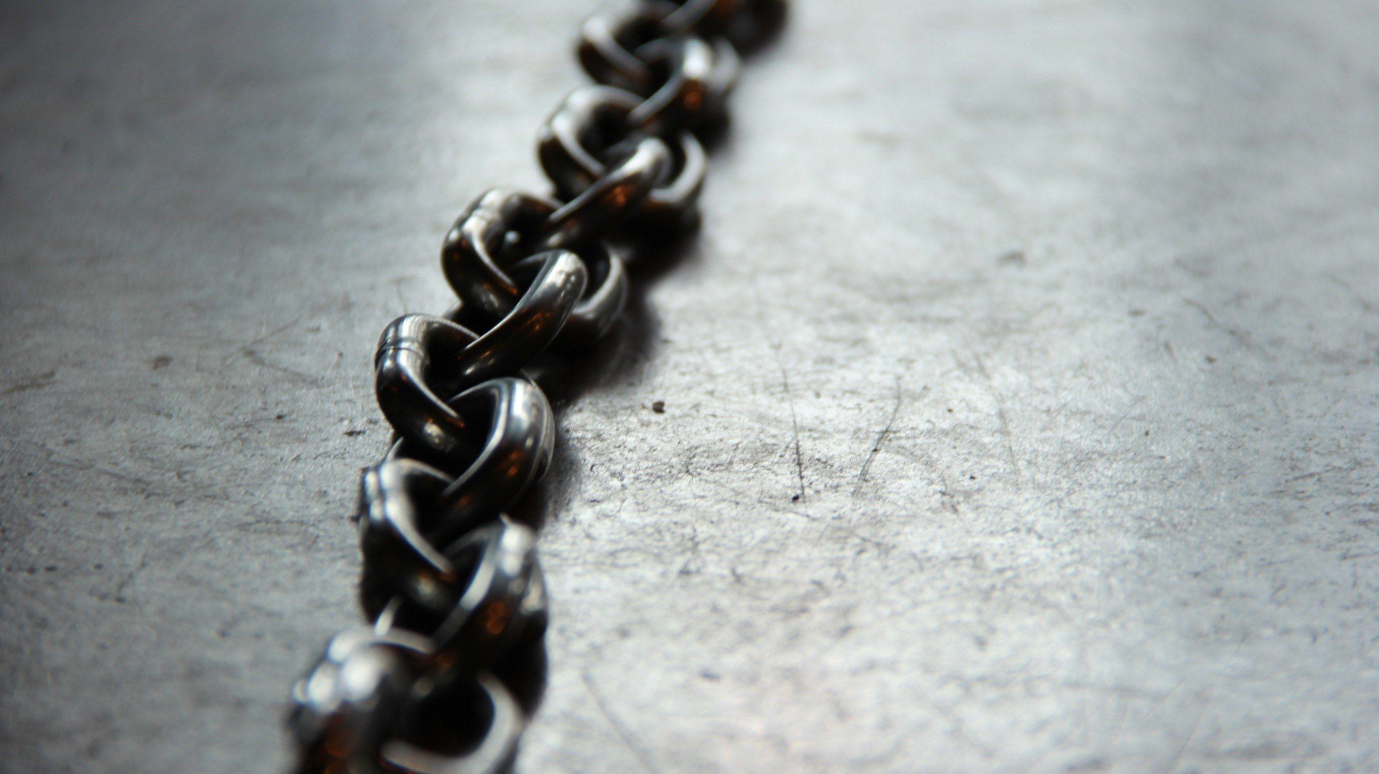 2733x1535 chain #link #metal #strong #connect #connected wallpaper