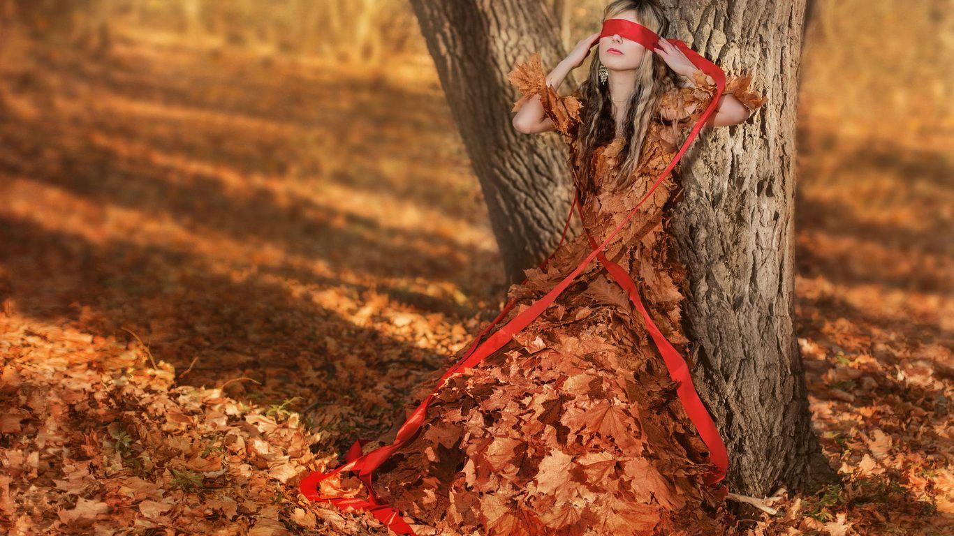 1366x768 autumn, autumn girl, leaves, dressing, girl desktop