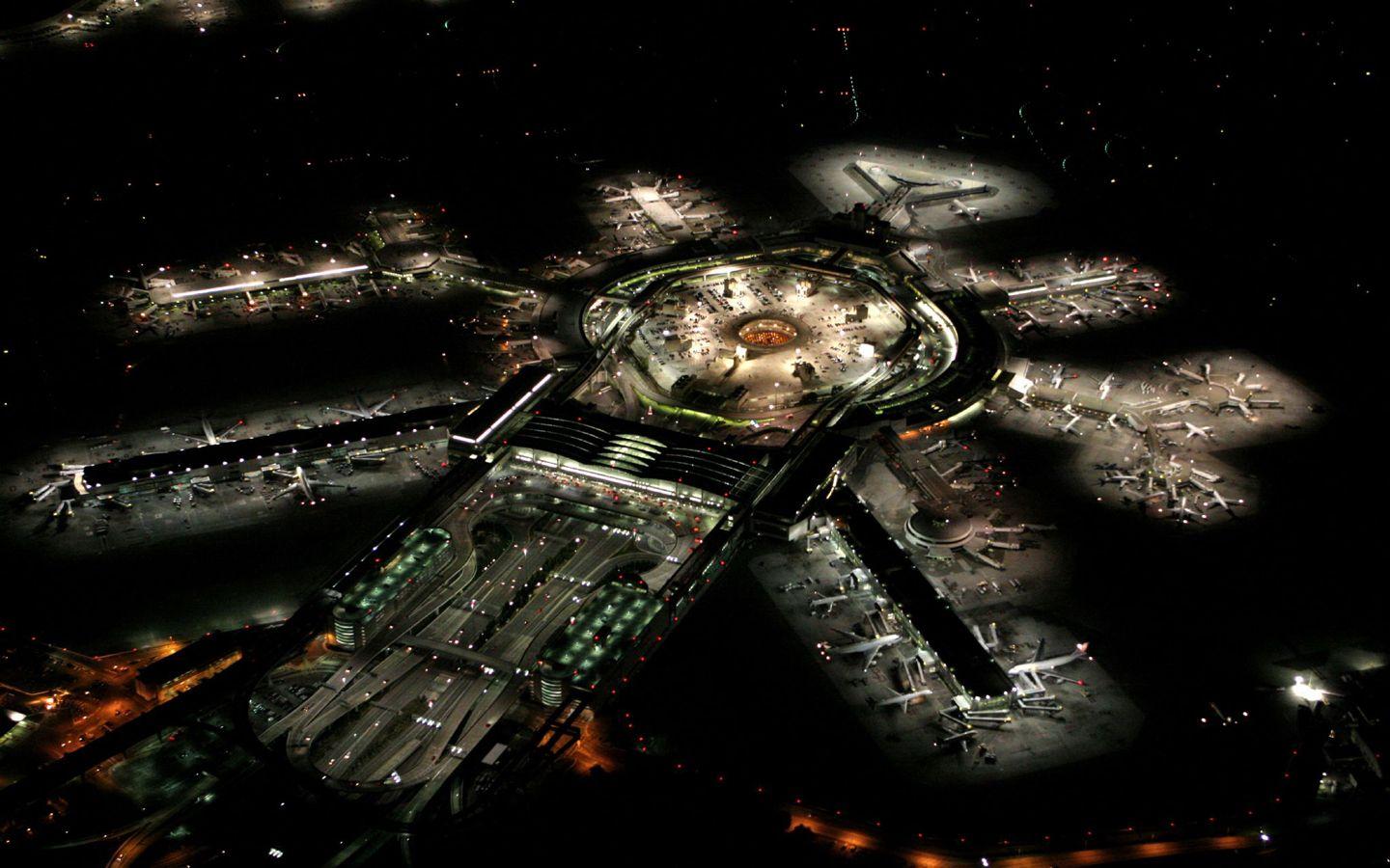 1440x900 Airport At Night