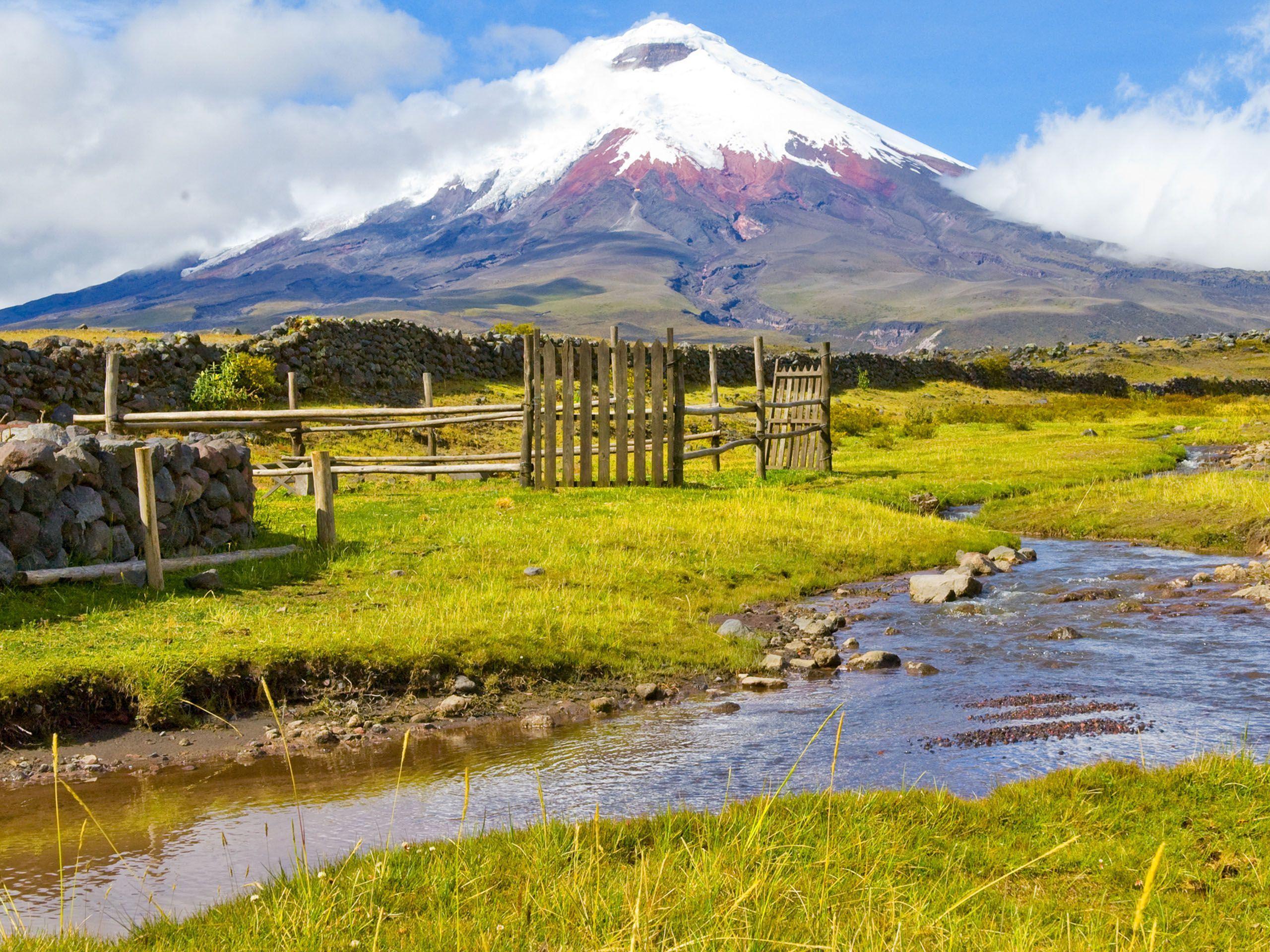 2560x1920 Ecuador Mountain, Beautiful Cotopaxi wallpaper