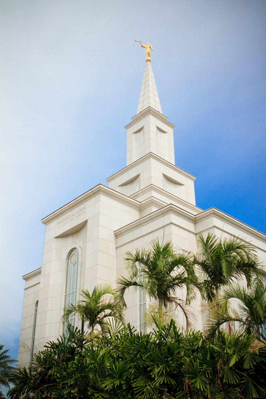 1066x1600 Templo De Guayaquil Ecuador