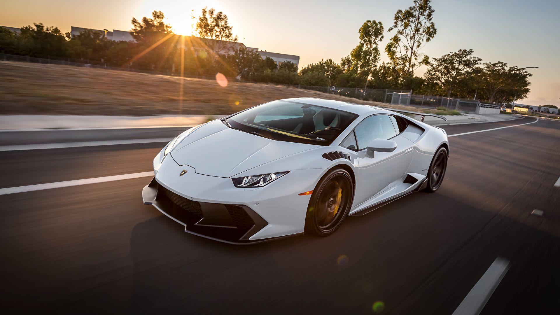 1920x1080 Picture Lamborghini huracan White Motion Cars 1920x1080