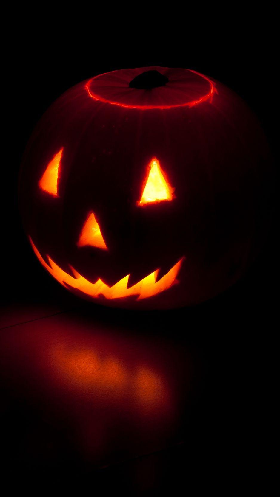 938x1668 iPhone Wallpaper Halloween