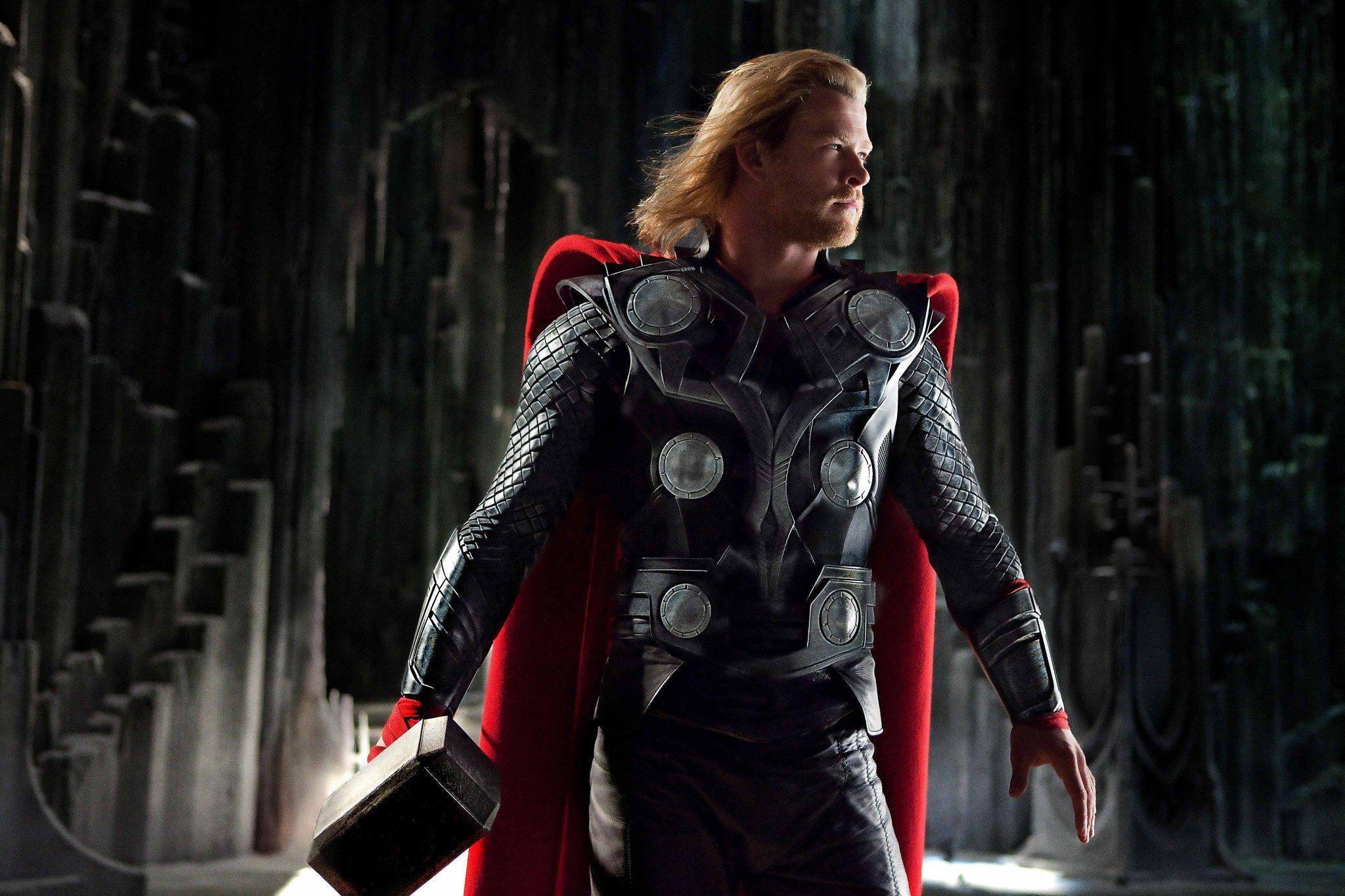 2048x1365 Thor (2011)