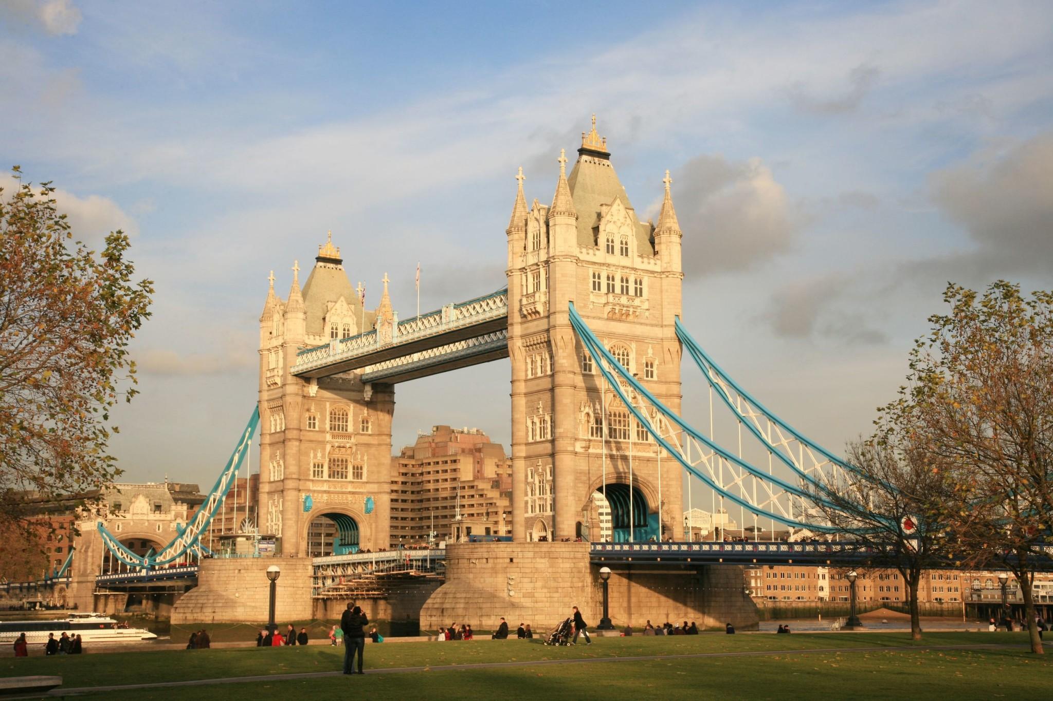 2048x1365 Tower Bridge in London : Layover Guide