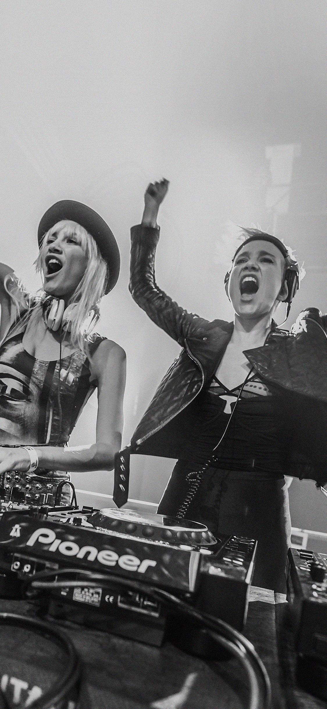 1125x2436 Miriam Nervo Olivia Nervo Musician Dj