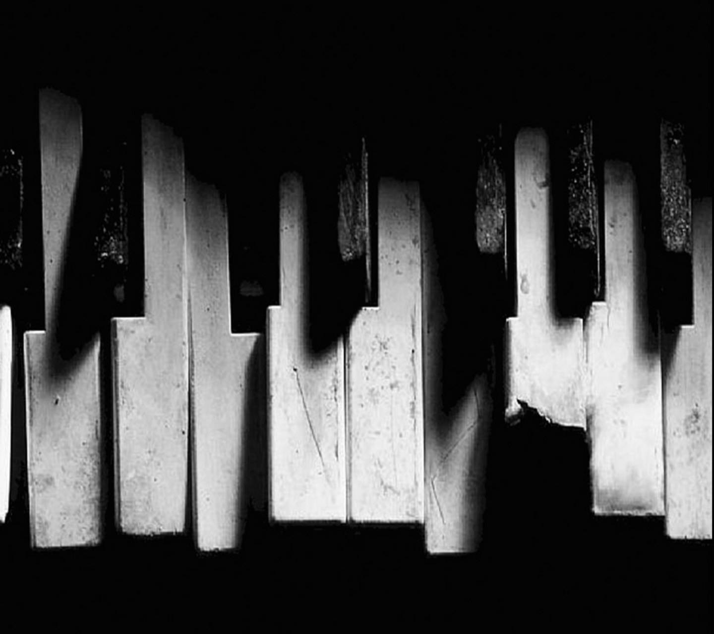1440x1280 Broken Piano Keys wallpaper