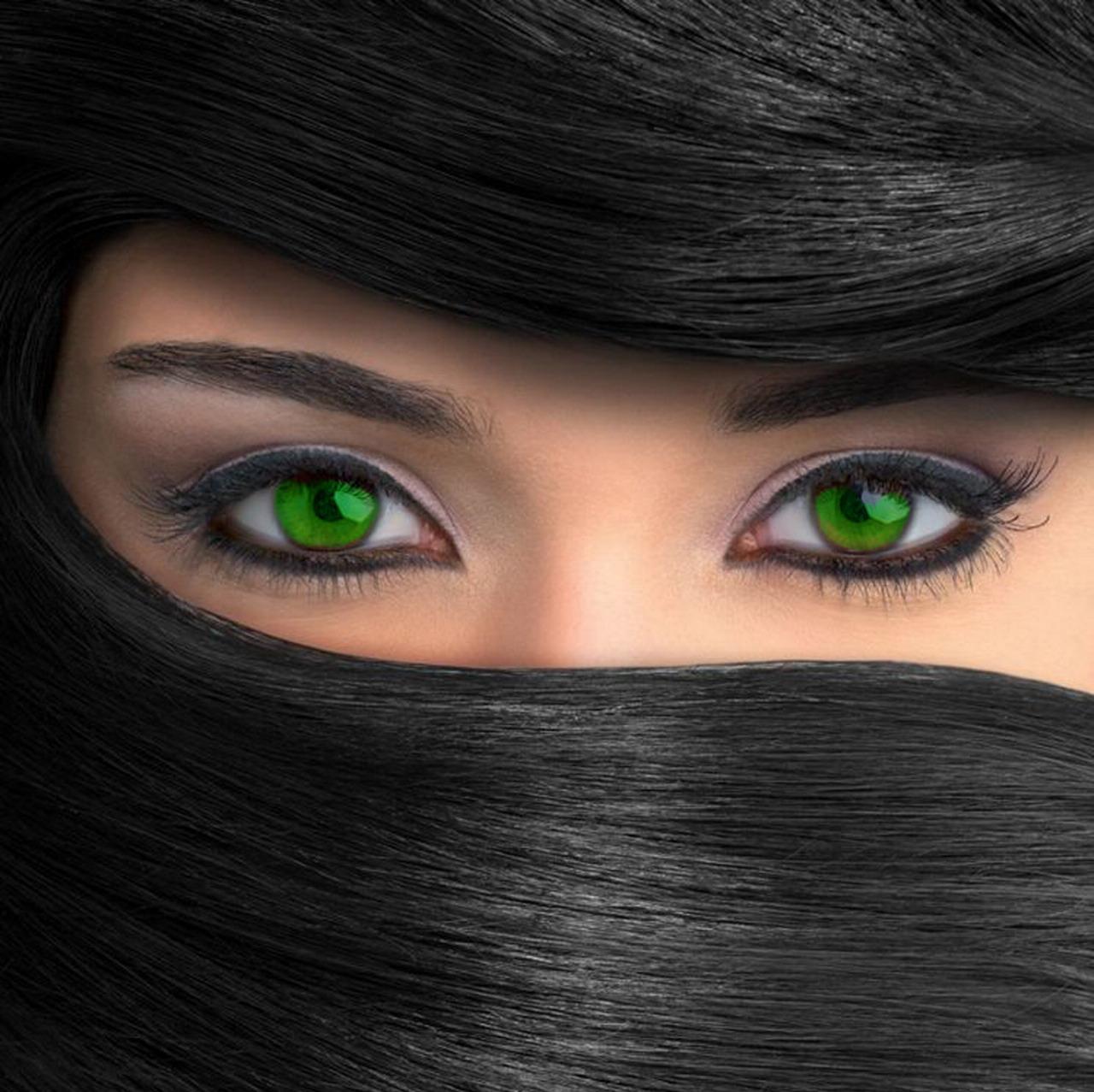 1280x1277 Green Eyes Wallpaper