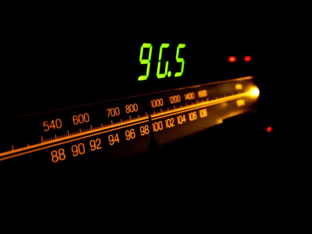 1024x768 Vintage Radio Tuner