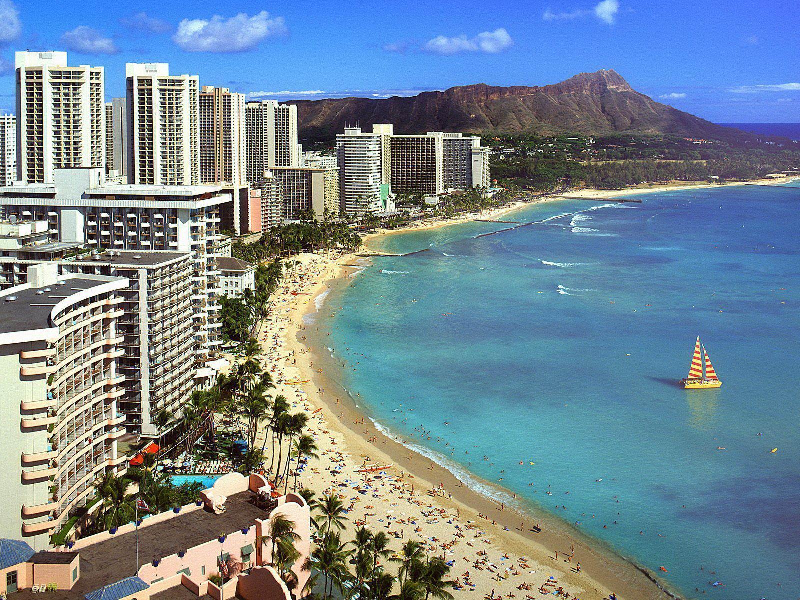 1600x1200 Waikiki Beach Wallpaper