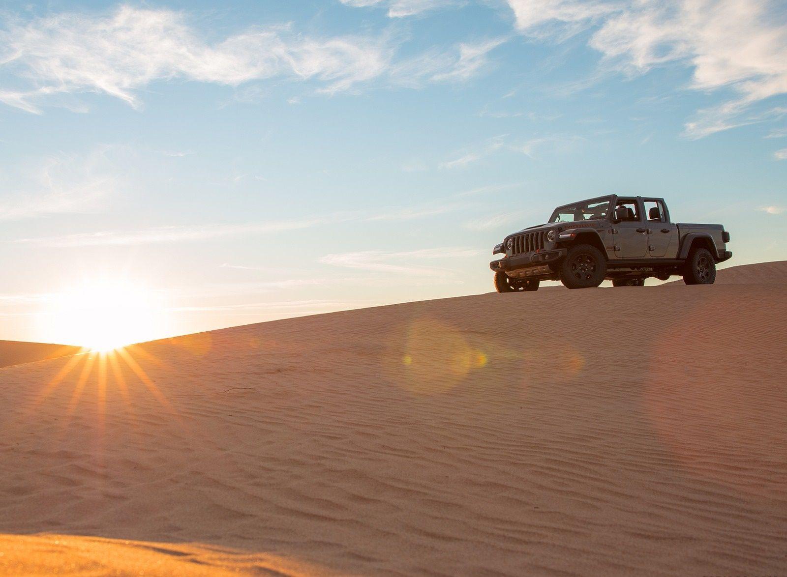 1600x1174 Jeep Gladiator Mojave Front Three Quarter Wallpaper 25