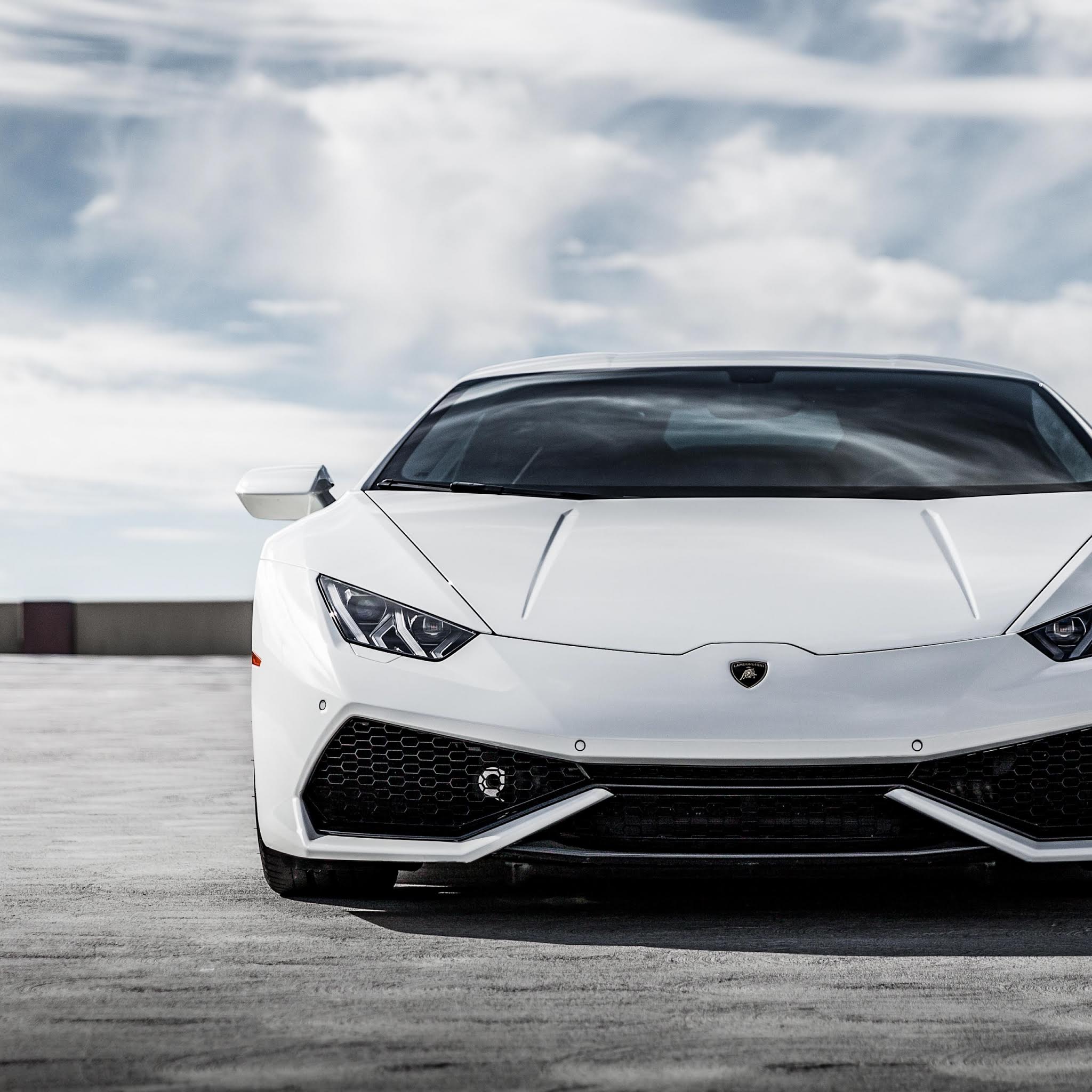 2048x2048 Lamborghini Huracan White Wallpaper