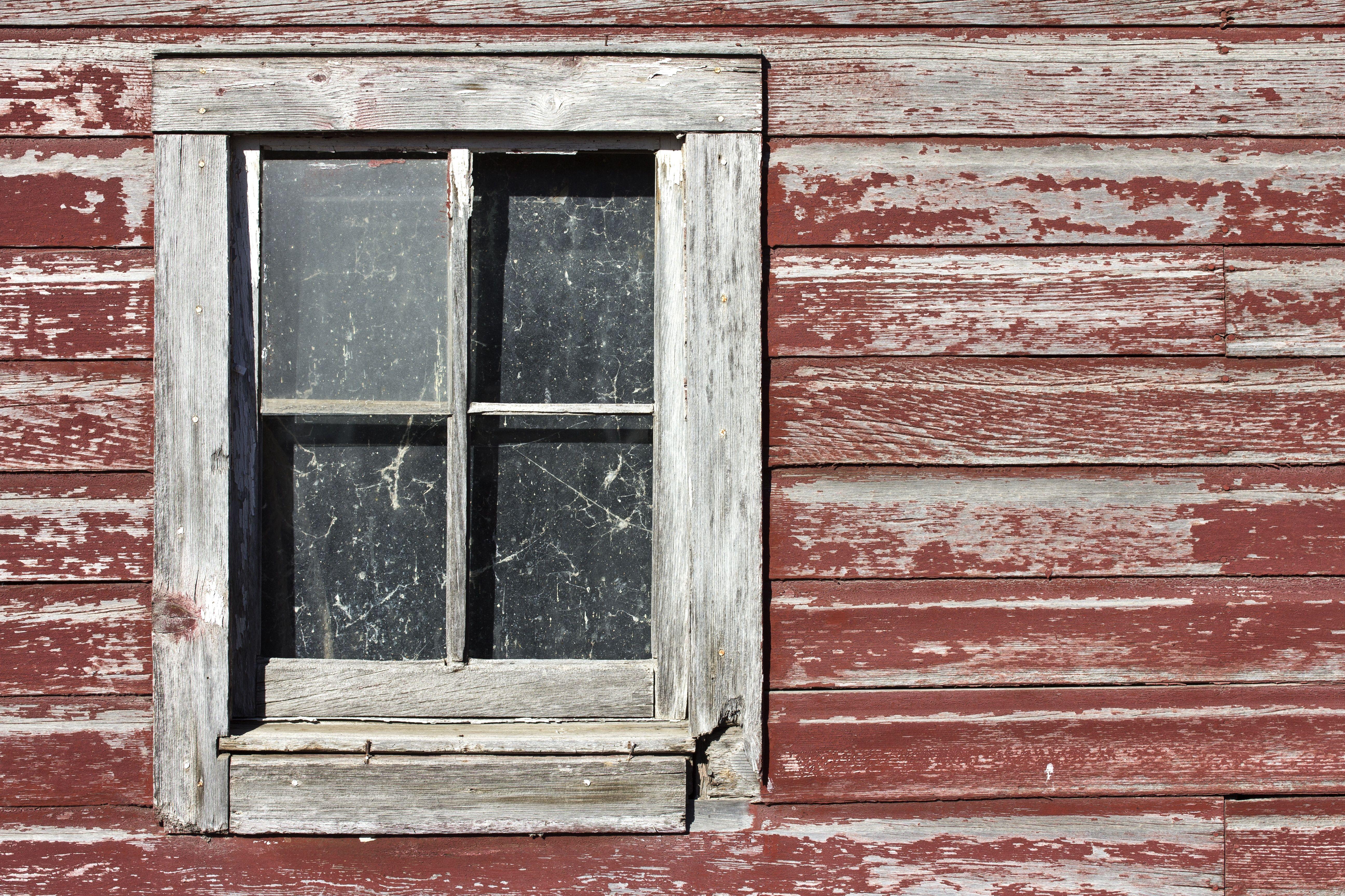 Голодное окно. Старое окно. Старинные окна. Текстура старого окна. Окна в старых домах.