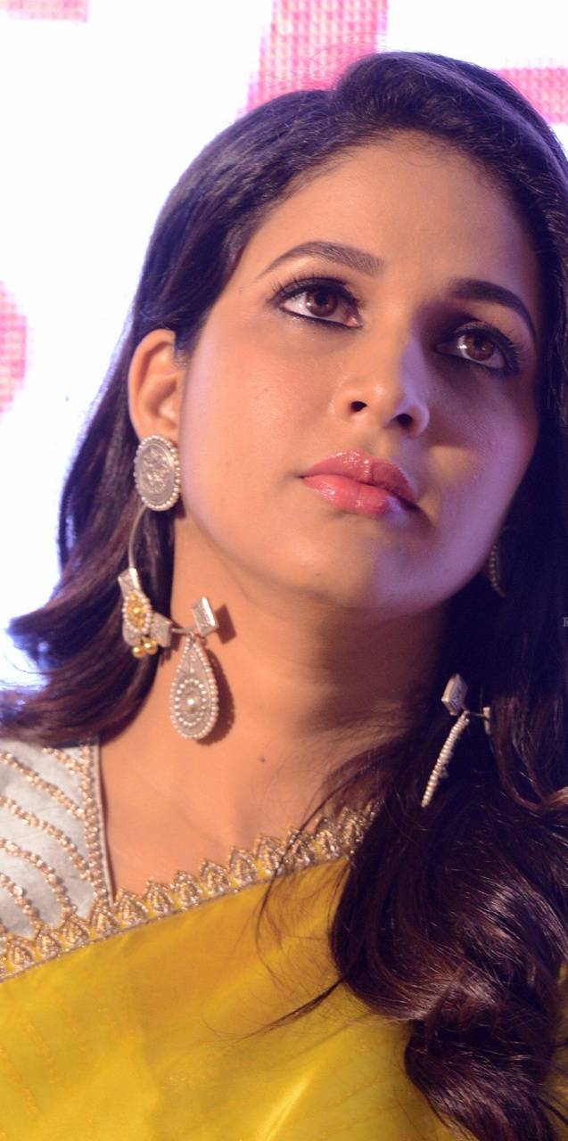 637x1280 Lavanya Tripathi wallpaper