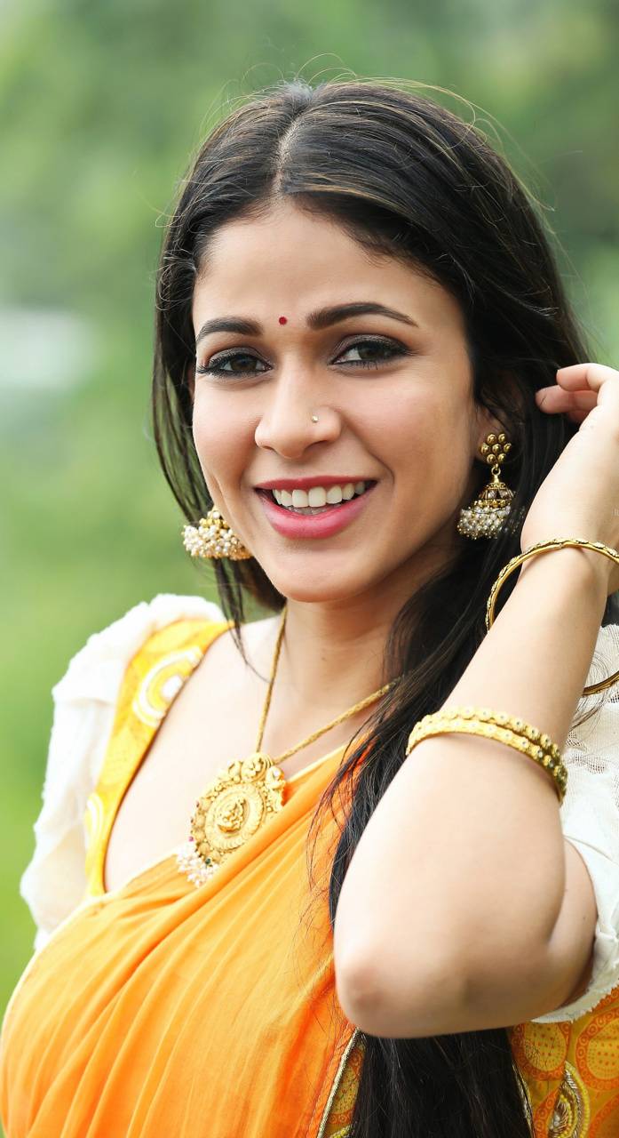 697x1280 Lavanya Tripathi wallpaper