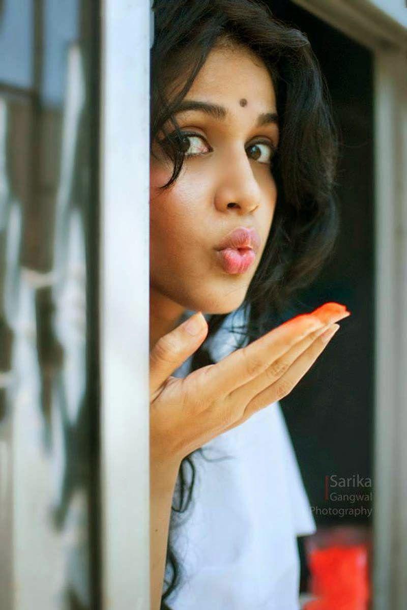 800x1199 Lavanya Tripathi Cute Photo